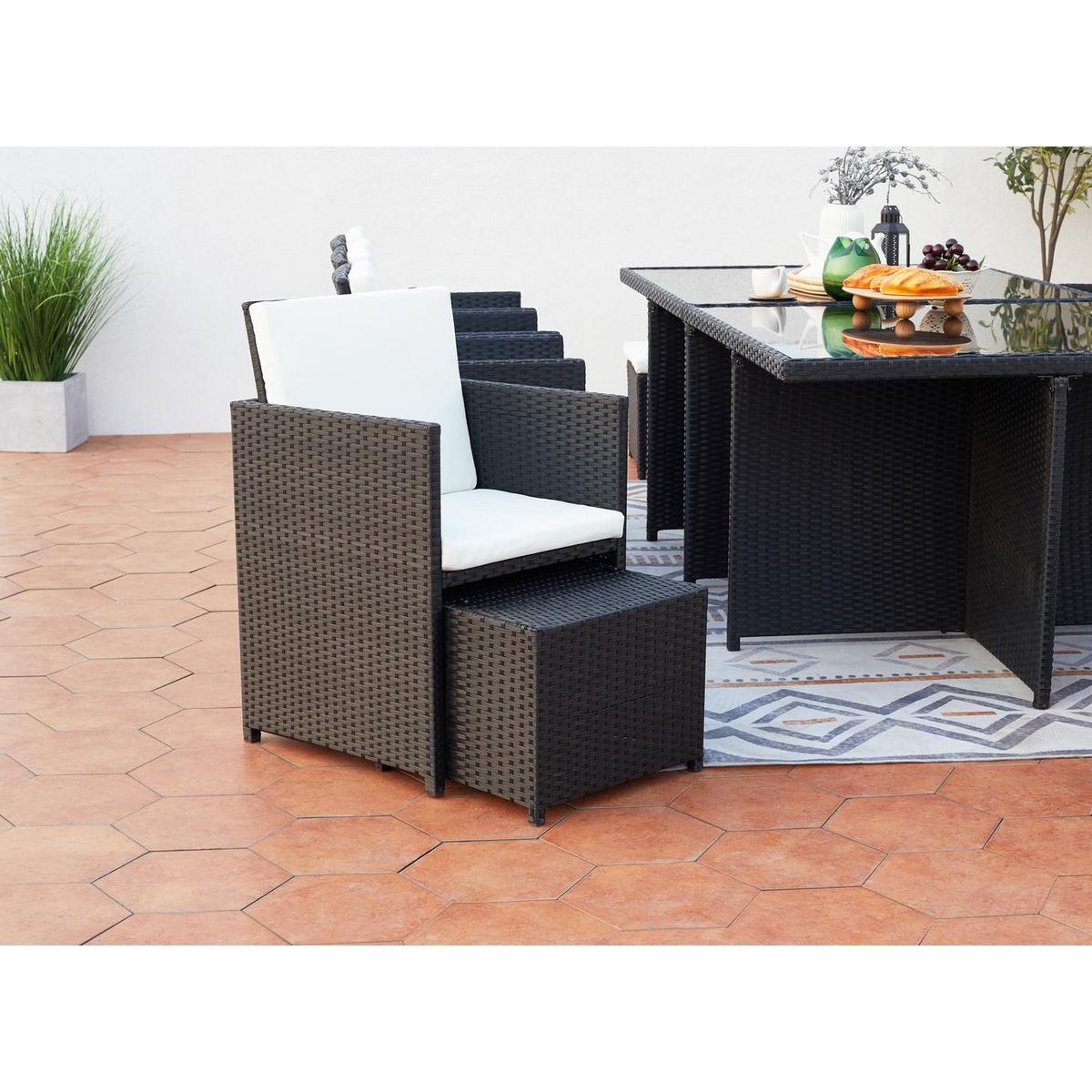 CONCEPT USINE Table et chaises 12 places encastrables résine noir-blanc MONACO