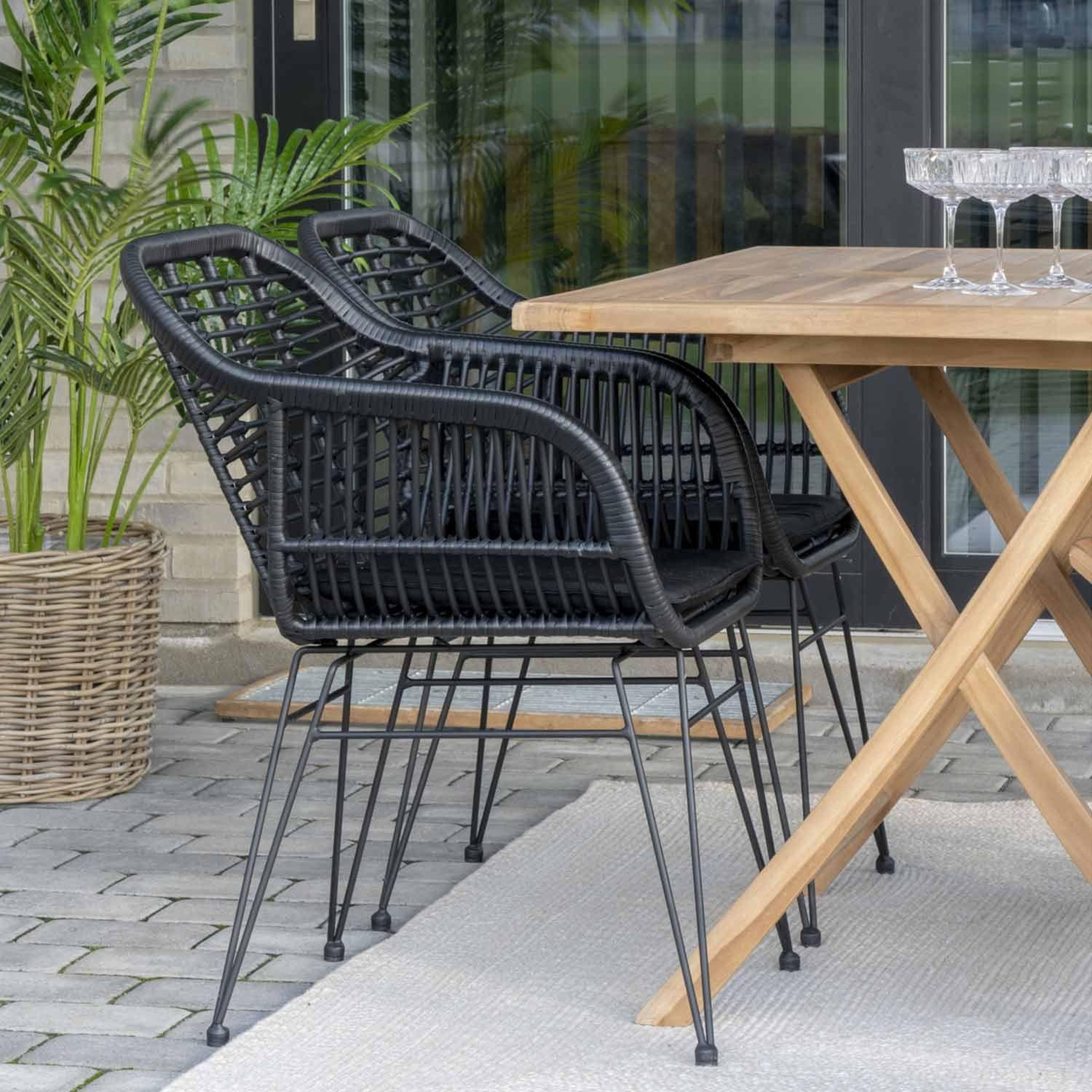 Voir la diapositive 4 : HOUSE NORDIC 2 fauteuils de jardin noirs trieste