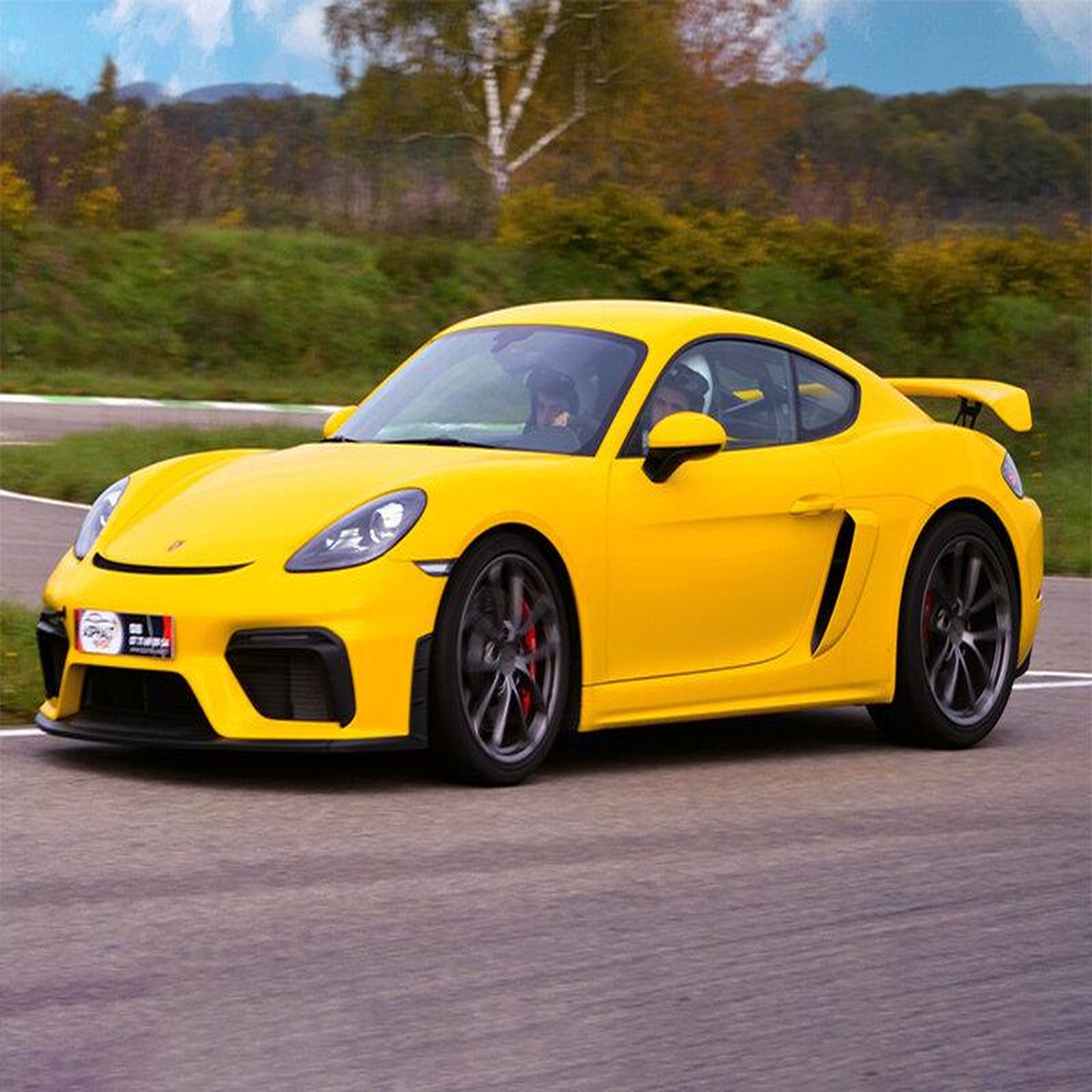 Voir la diapositive 2 : Smartbox Pilotage d'une Porsche GTA 4 Clubsport pendant 2 tours sur le circuit Vaison Piste - Coffret Cadeau Sport & Aventure