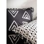 Parure housse de couette en coton 57 fils réversible motifs triangles ethniques noir et blanc NAPPA