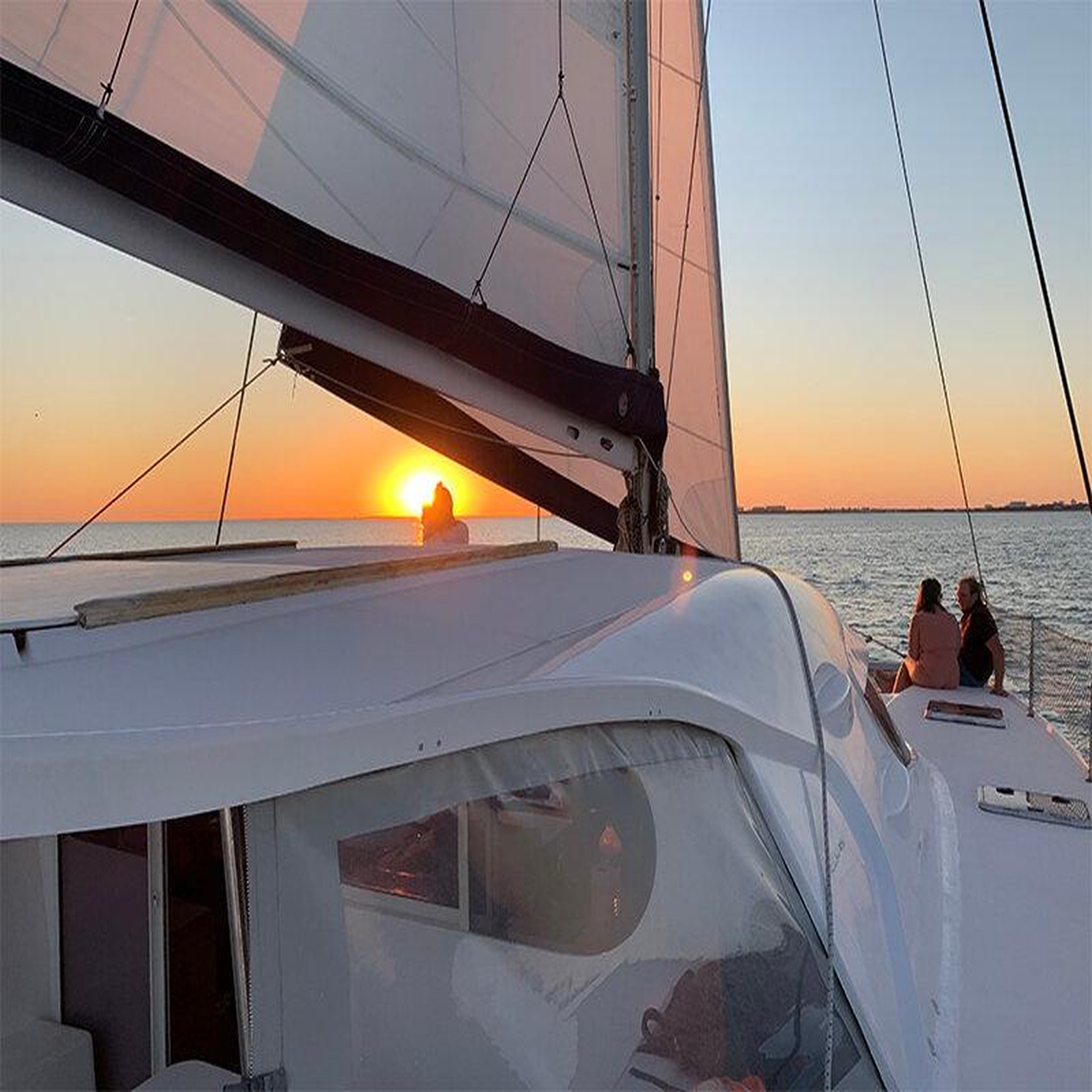 Voir la diapositive 4 : Smartbox Croisière en catamaran à la rochelle : 2h en duo au coucher du soleil - coffret cadeau sport & aventure