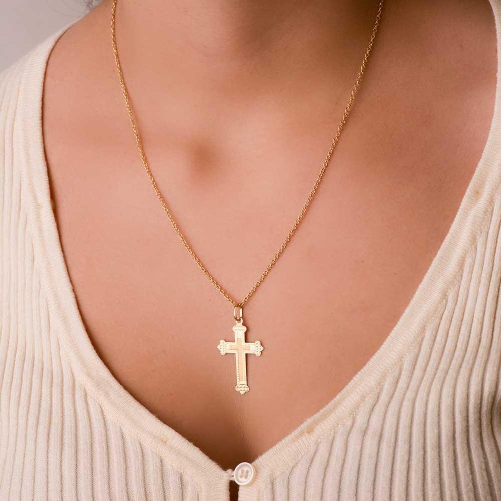 Voir la diapositive 2 : L'ATELIER D'AZUR Pendentif - Médaille Croix Or 18 Carats 750 Jaune - Chaines Offertes