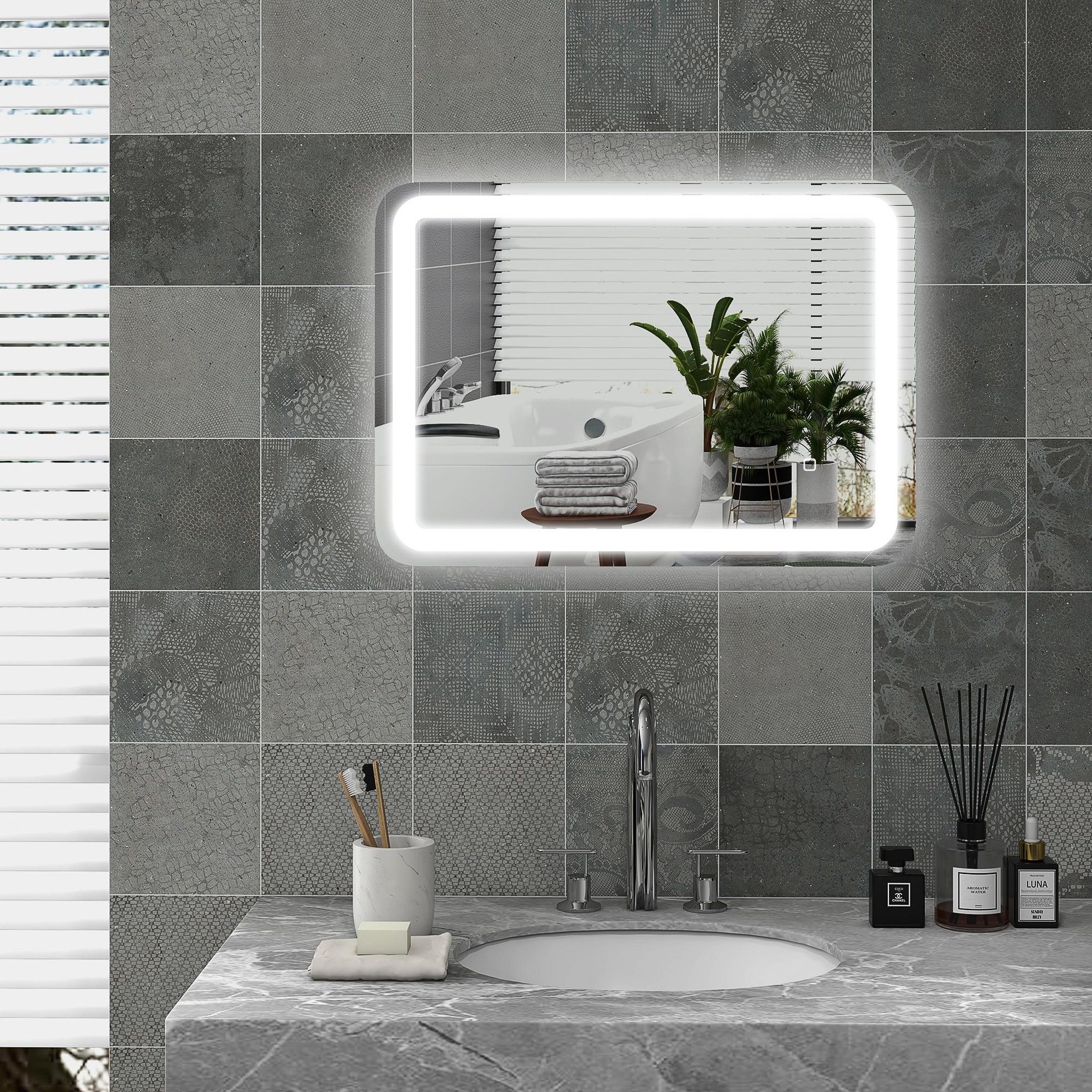 Voir la diapositive 4 : HOMCOM Miroir lumineux led 35w antibué réglable interrupteur tactile dim. 50l x 4p x 70h cm