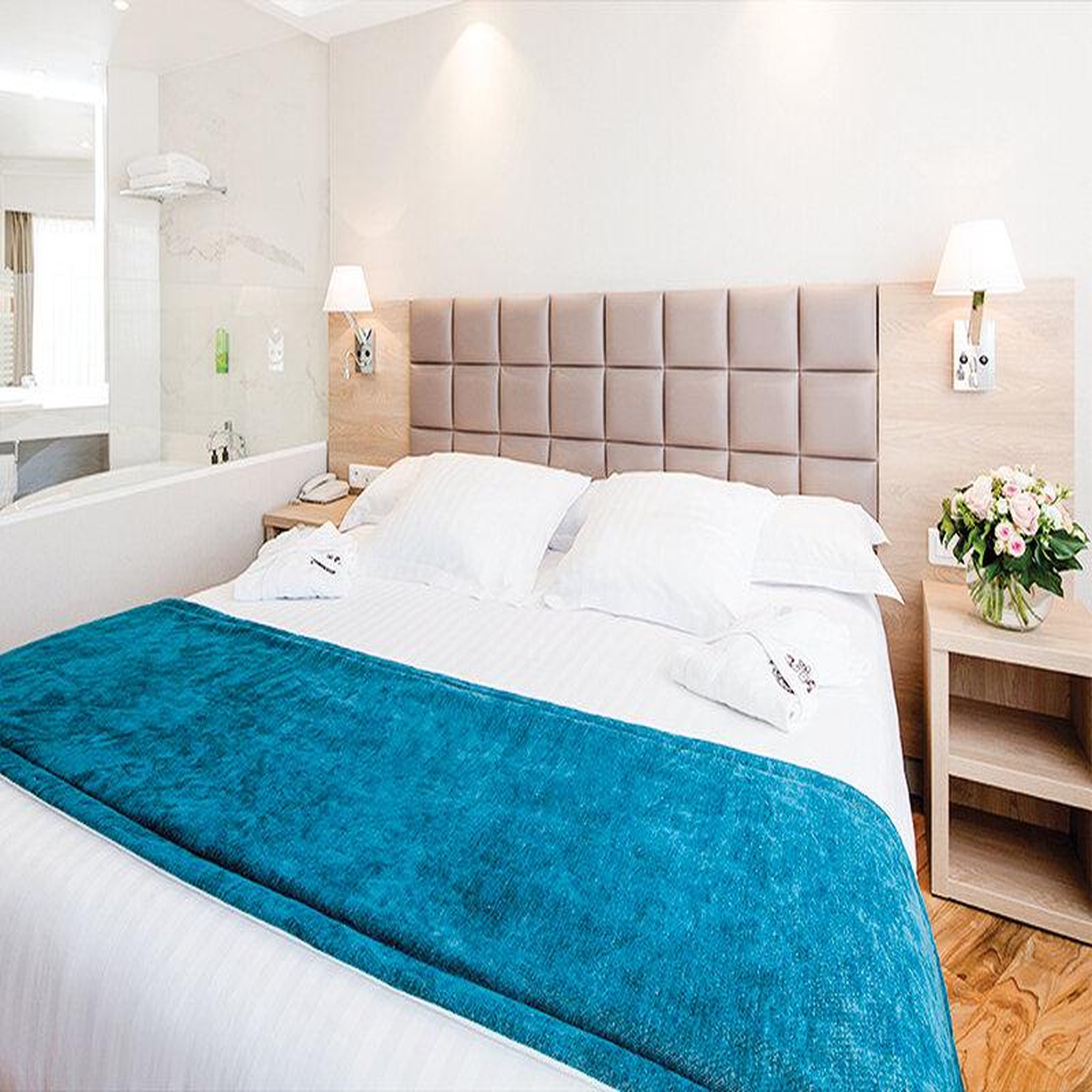 Voir la diapositive 2 : Smartbox 2 jours en hôtel 4* à nice avec accès à l'espace détente - coffret cadeau séjour
