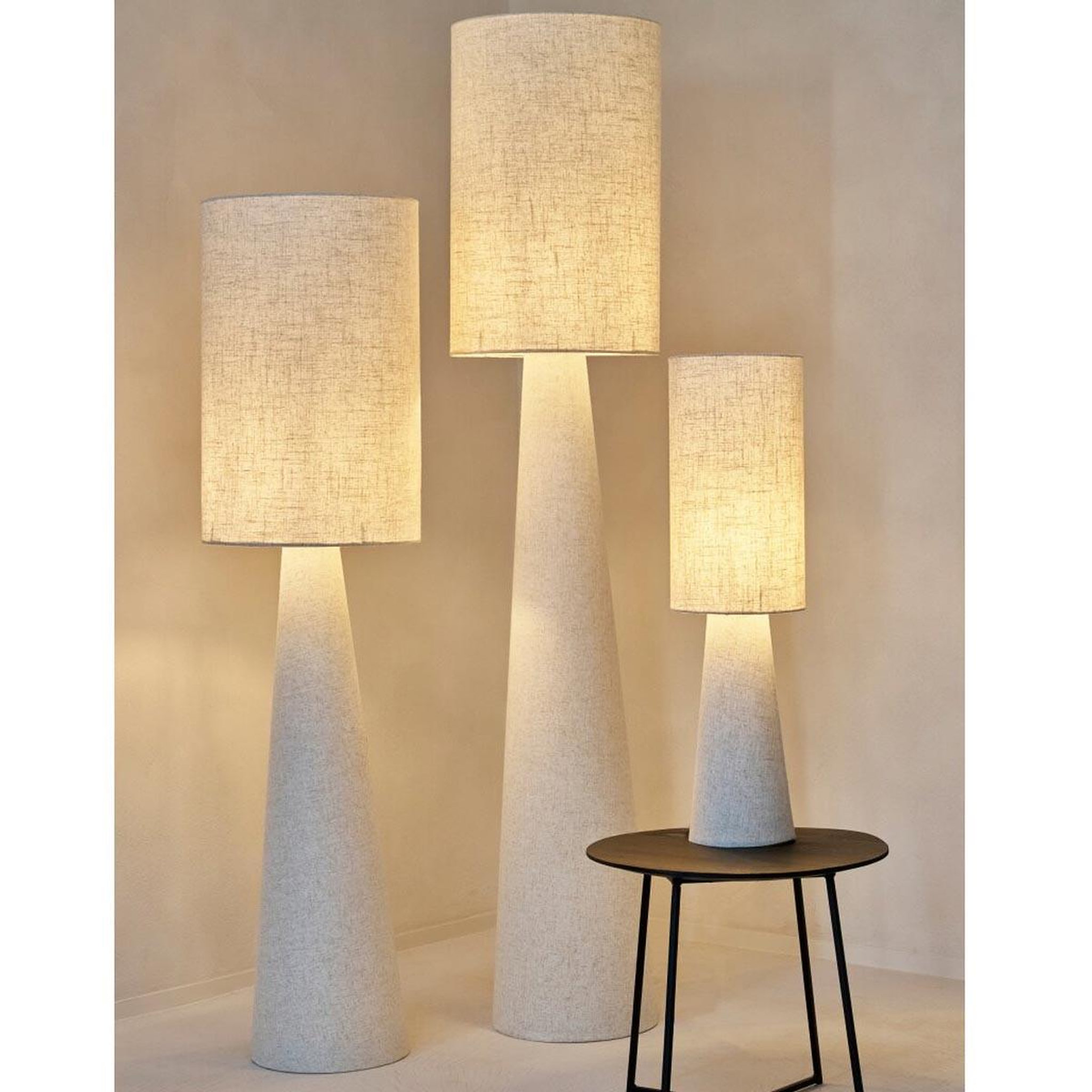 Voir la diapositive 5 : J-LINE Lampe à Poser Effet Lin  Tona  73cm Beige
