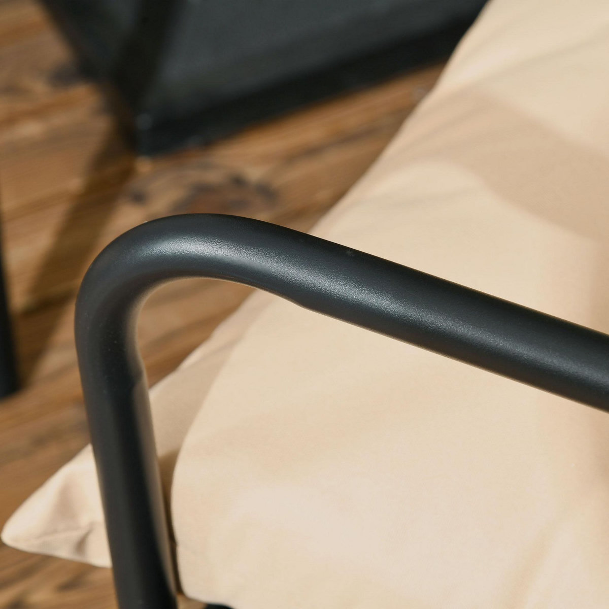 OUTSUNNY Ensemble salon de jardin 4 places 5 pièces - table à manger, 4 chaises, 4 coussins