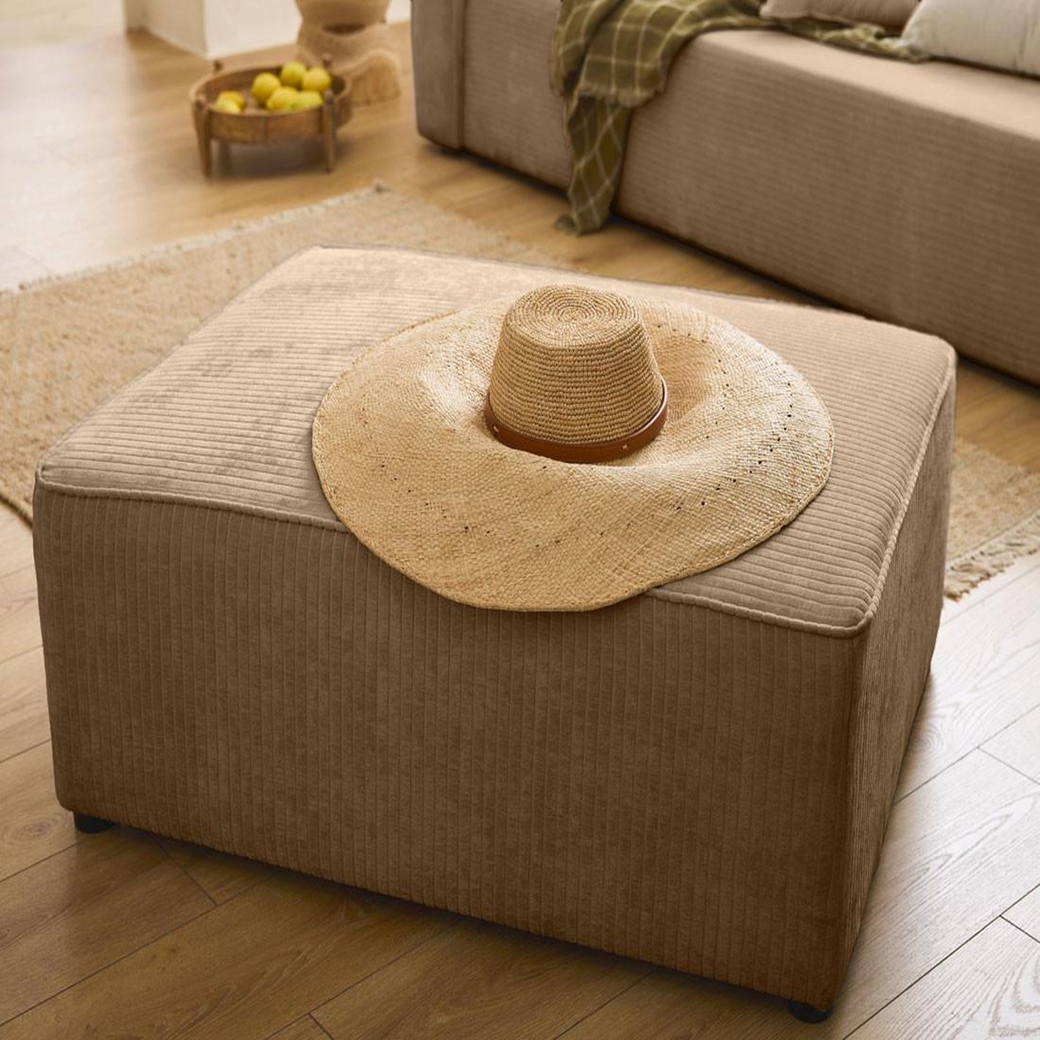 Voir la diapositive 2 : BEST MOBILIER Topaze - pouf - en velours côtelé plat