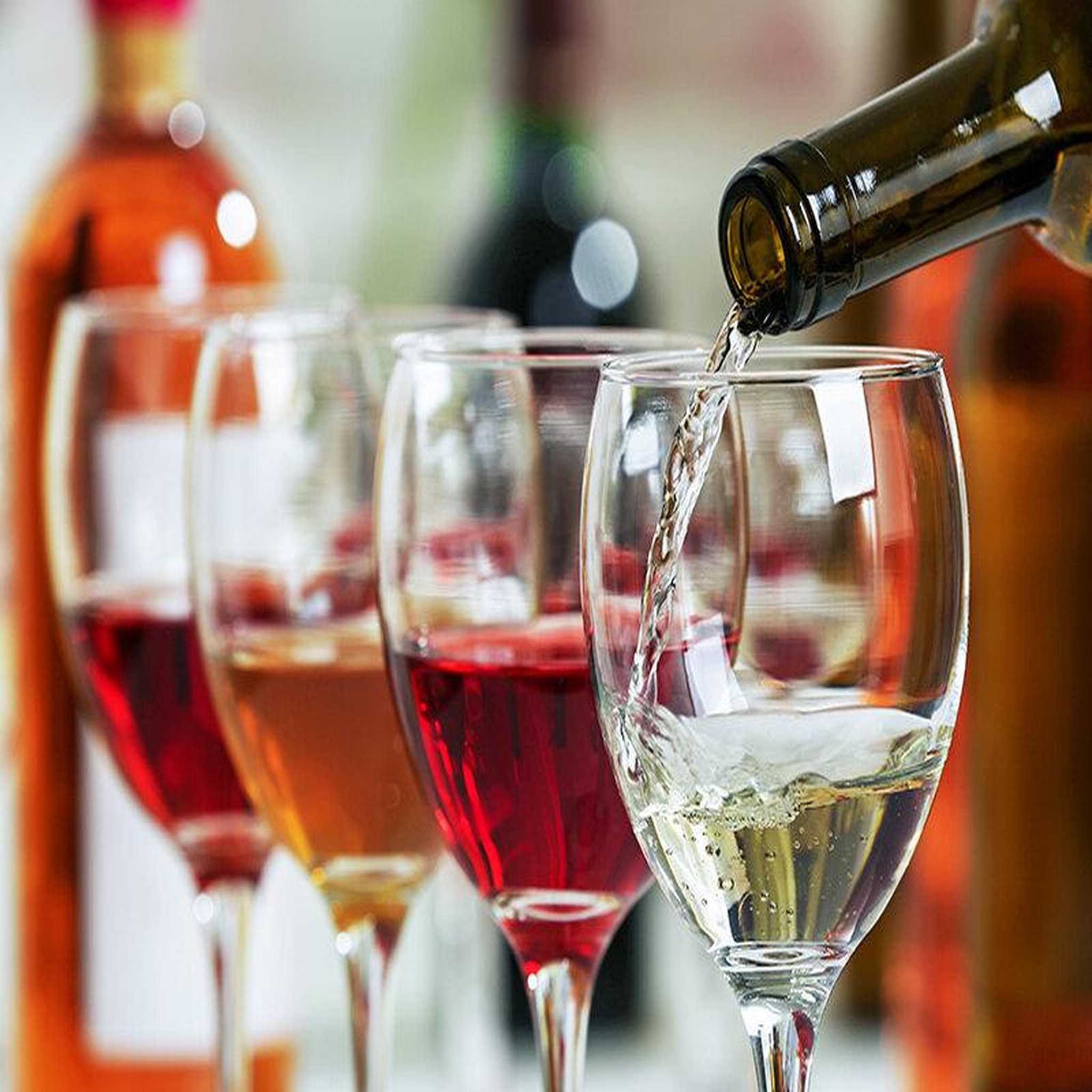 Voir la diapositive 2 : Smartbox Visite de cave et dégustation de vins d'alsace dans un domaine près de colmar - coffret cadeau gastronomie