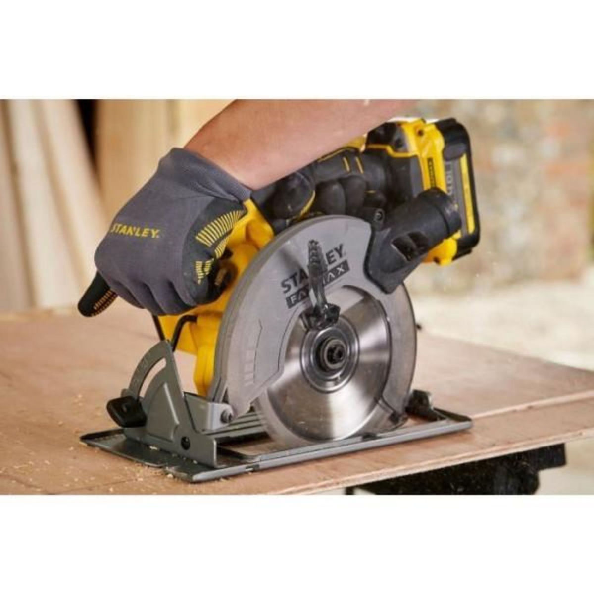 Stanley Scie Circulaire - STANLEY FATMAX V20 - SFMCS500B-XJ - 165 mm - Lithium 18V - Sans Batterie