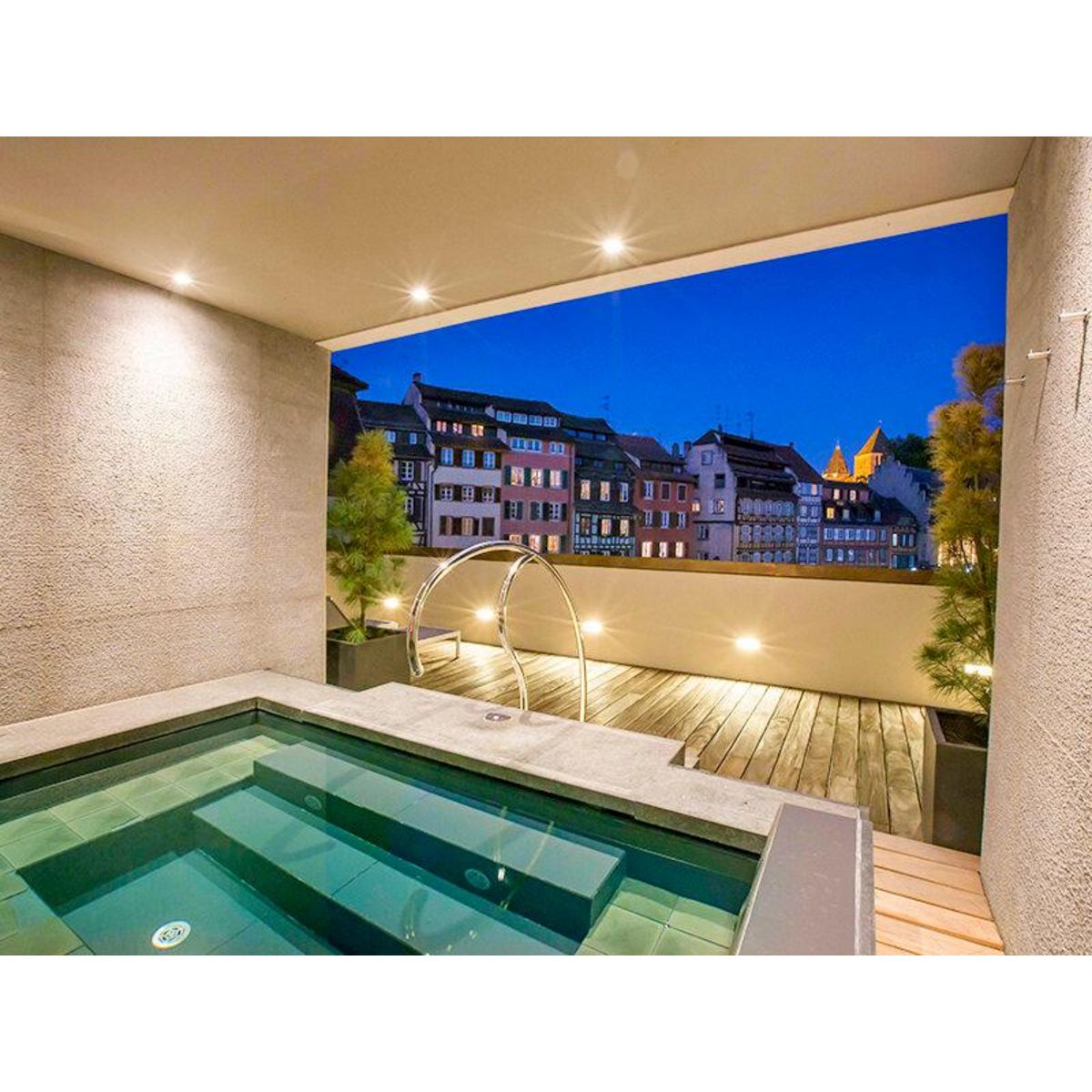 Smartbox 2 jours en hôtel 5* avec espace bien-être et champagne dans le cœur historique de Strasbourg - Coffret Cadeau Séjour