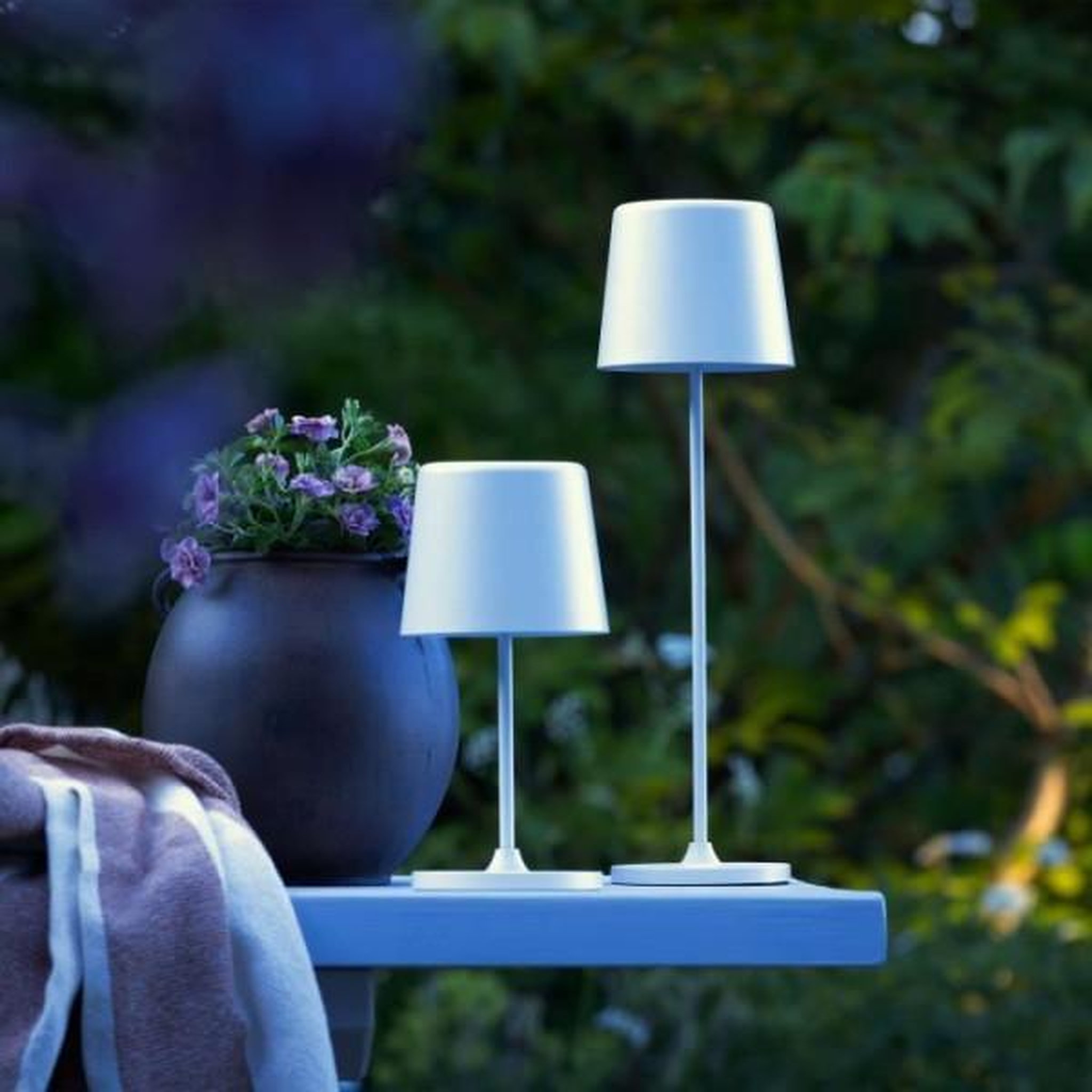 Voir la diapositive 5 : BRILLIANT Lampe a poser LED KAAMI BRILLIANT - 2W - IP44 - Métal et plastique - Blanc mat