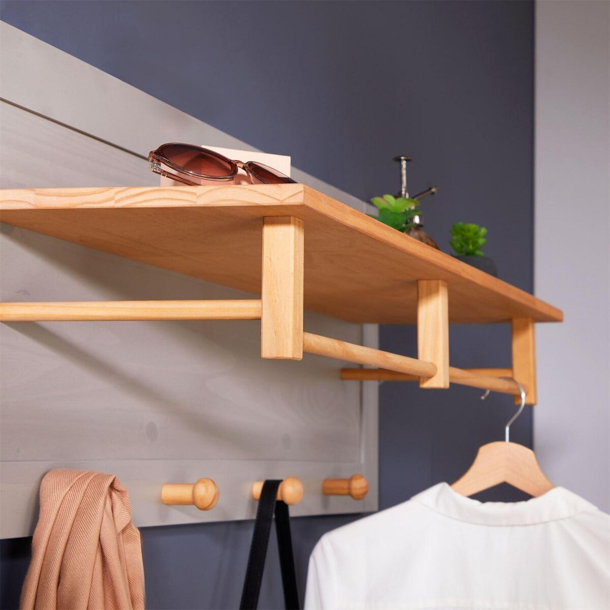 IDIMEX Portemanteau mural 4 crochets 1 étagère BOLTON en pin massif