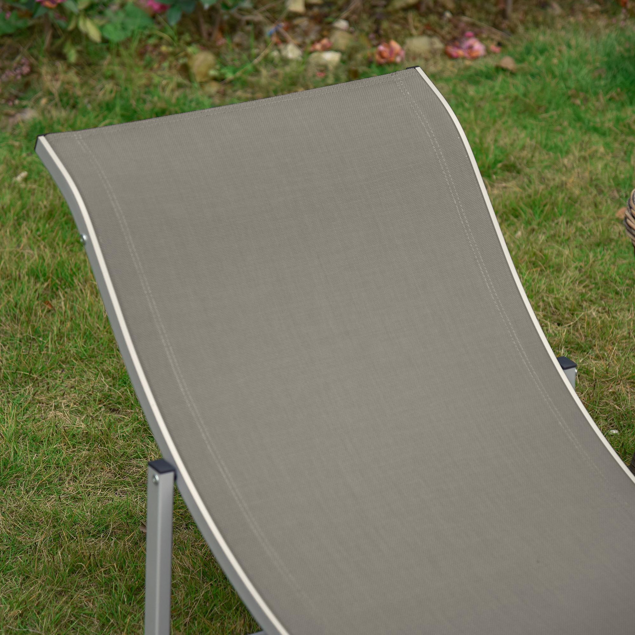 Voir la diapositive 6 : OUTSUNNY Lot de 2 bains de soleil pliables design contemporain - lot de 2 transats ergonomiques - alu. textilène gris clair