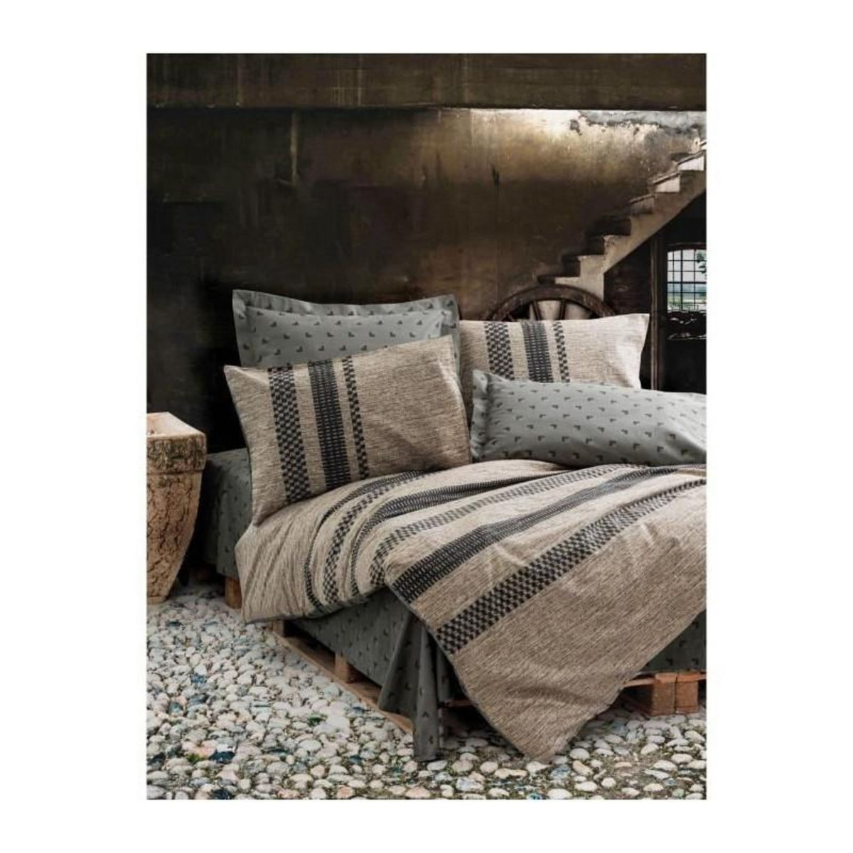 GENERIQUE Parure de lit - 129CTN64282 - 1 housse de couette 220 x 240 cm + 2 taies d'oreiller 60 x 60 cm - 100% coton ranforcé - Brun