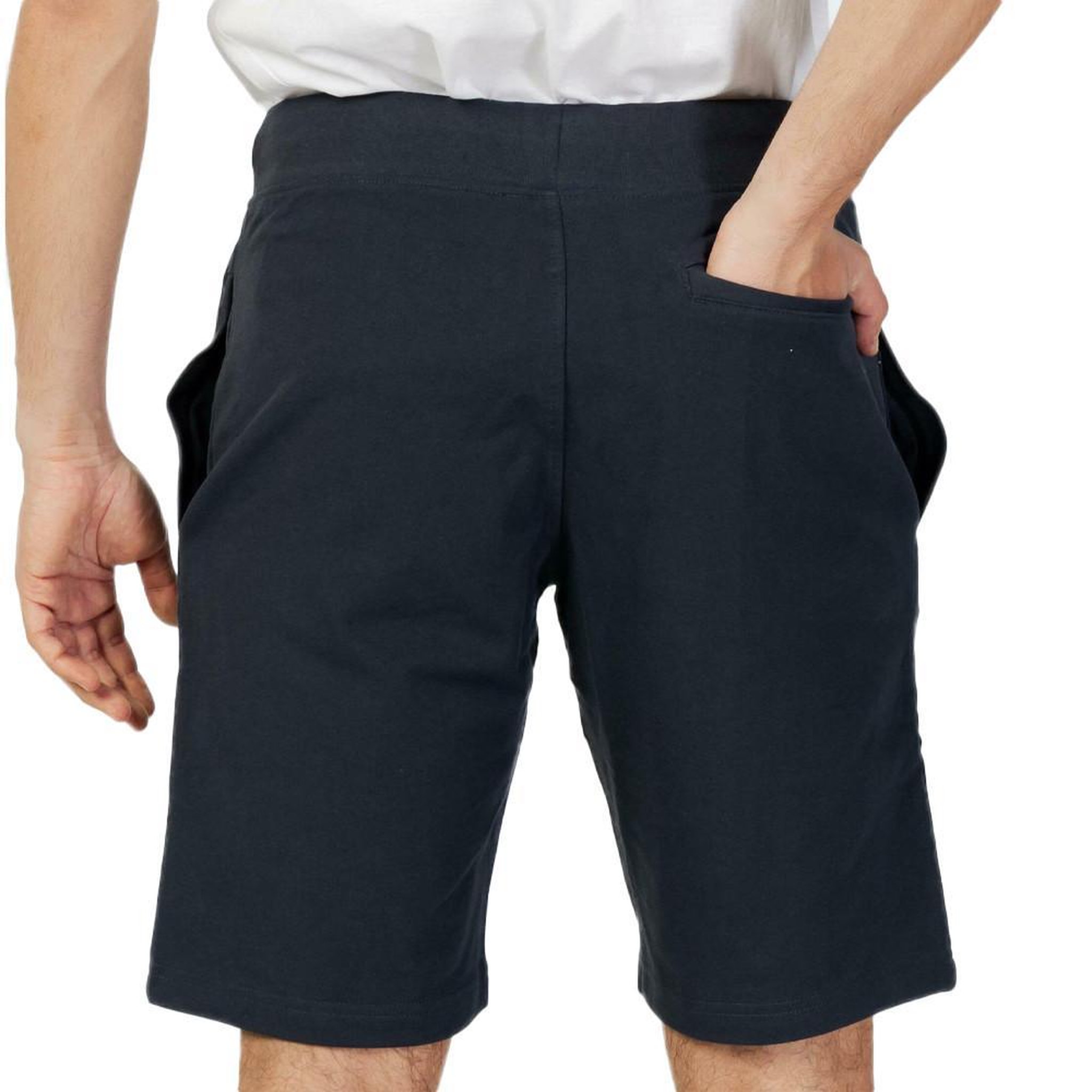 Voir la diapositive 5 : SERGIO TACCHINI Short marine homme sergio tacchini