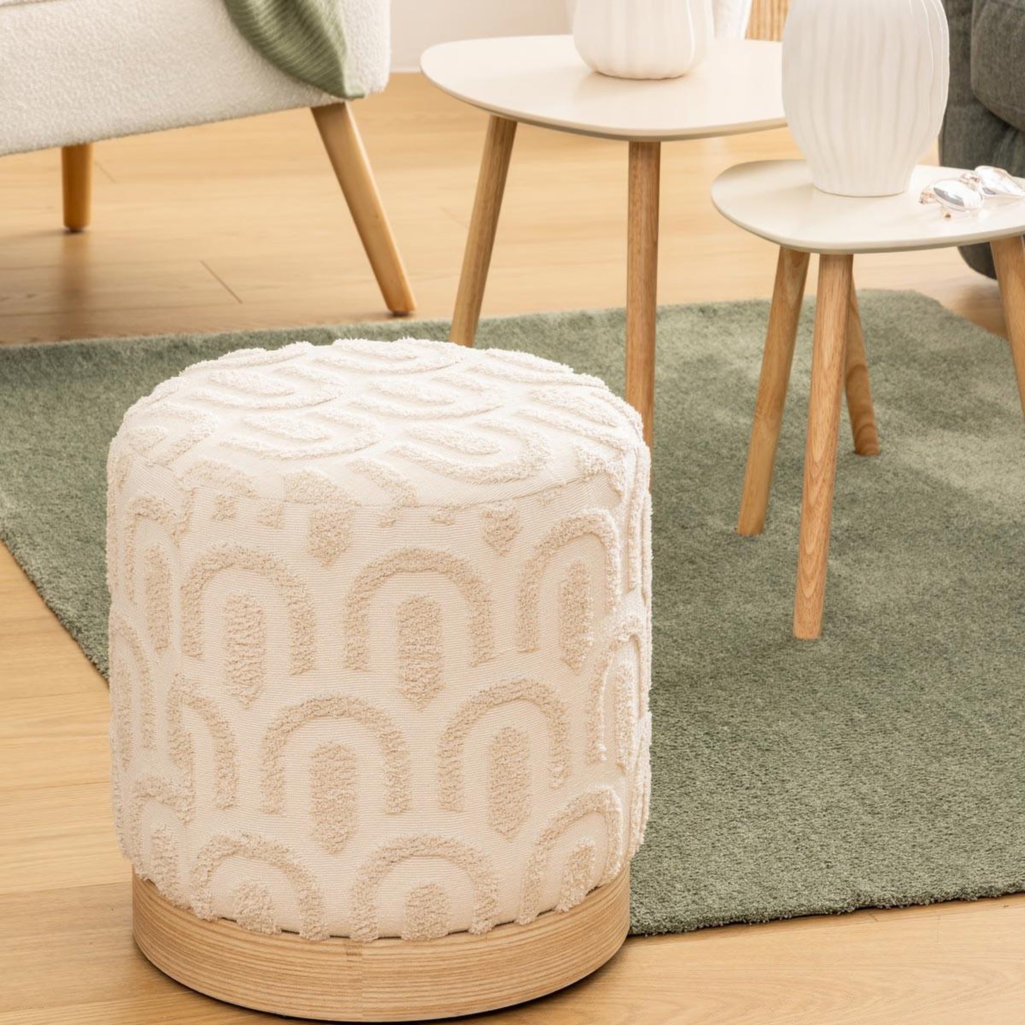 Voir la diapositive 4 : ATMOSPHERA Pouf motif tufté  copas  38cm blanc