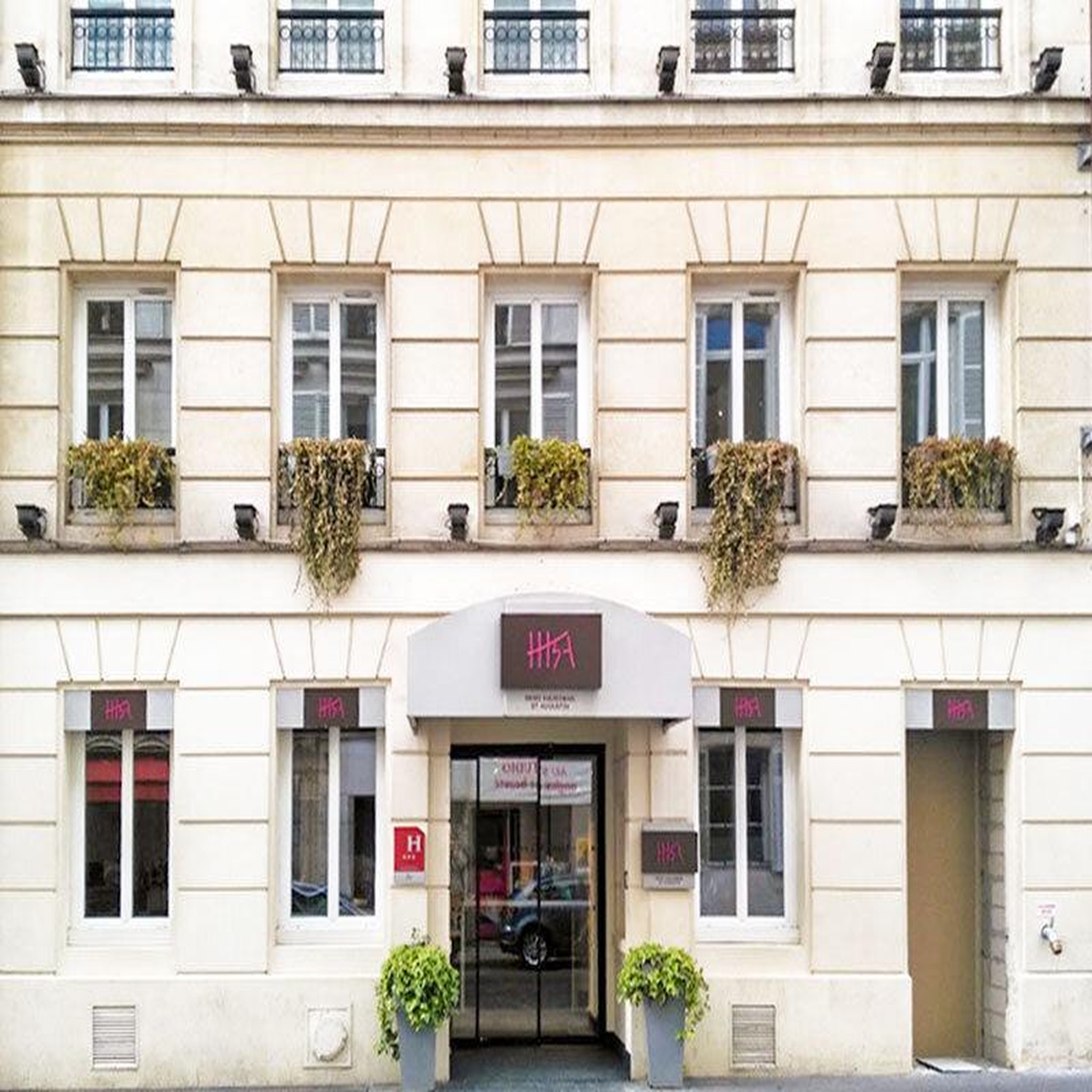 Voir la diapositive 4 : Smartbox Séjour de 3 jours au cœur du quartier de la madeleine à paris - coffret cadeau séjour