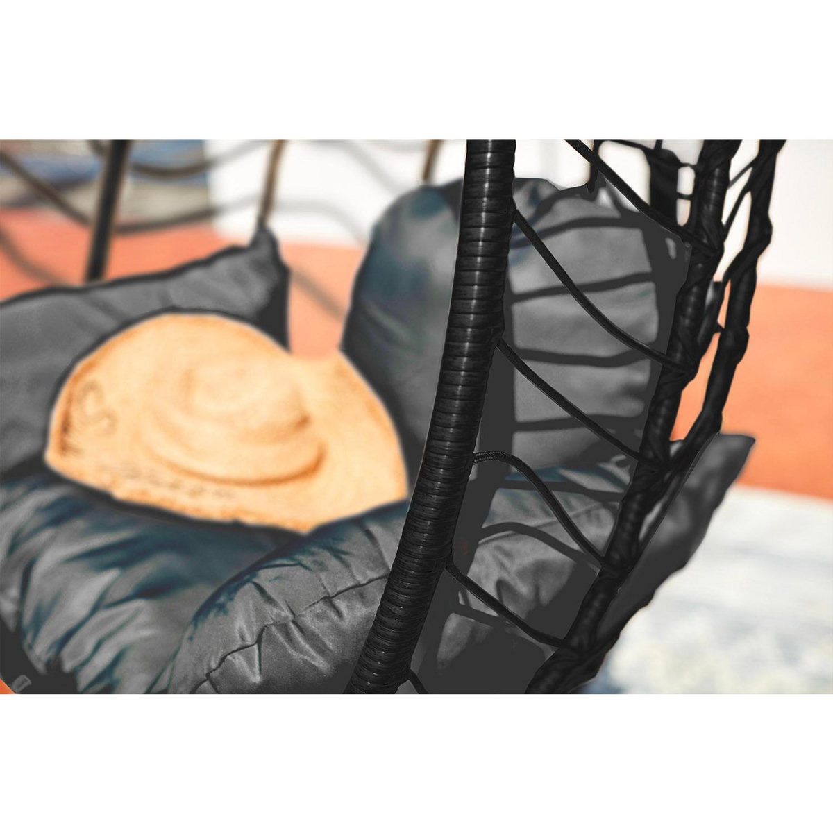 CONCEPT USINE Fauteuil suspendu en résine effet rotin noir LIMA