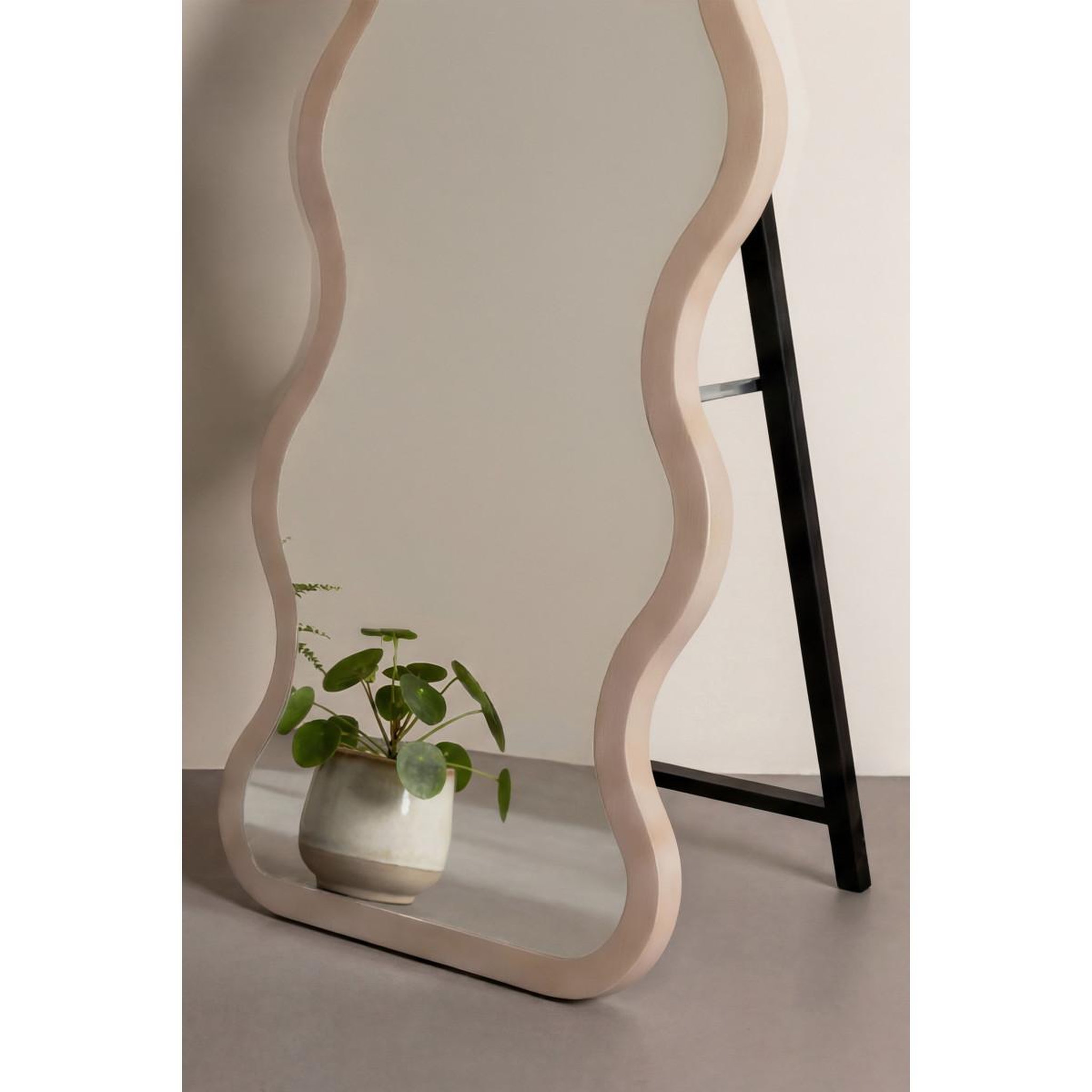 Voir la diapositive 5 : Paris Prix Miroir sur Pied Ondulé  Loui  158cm Beige