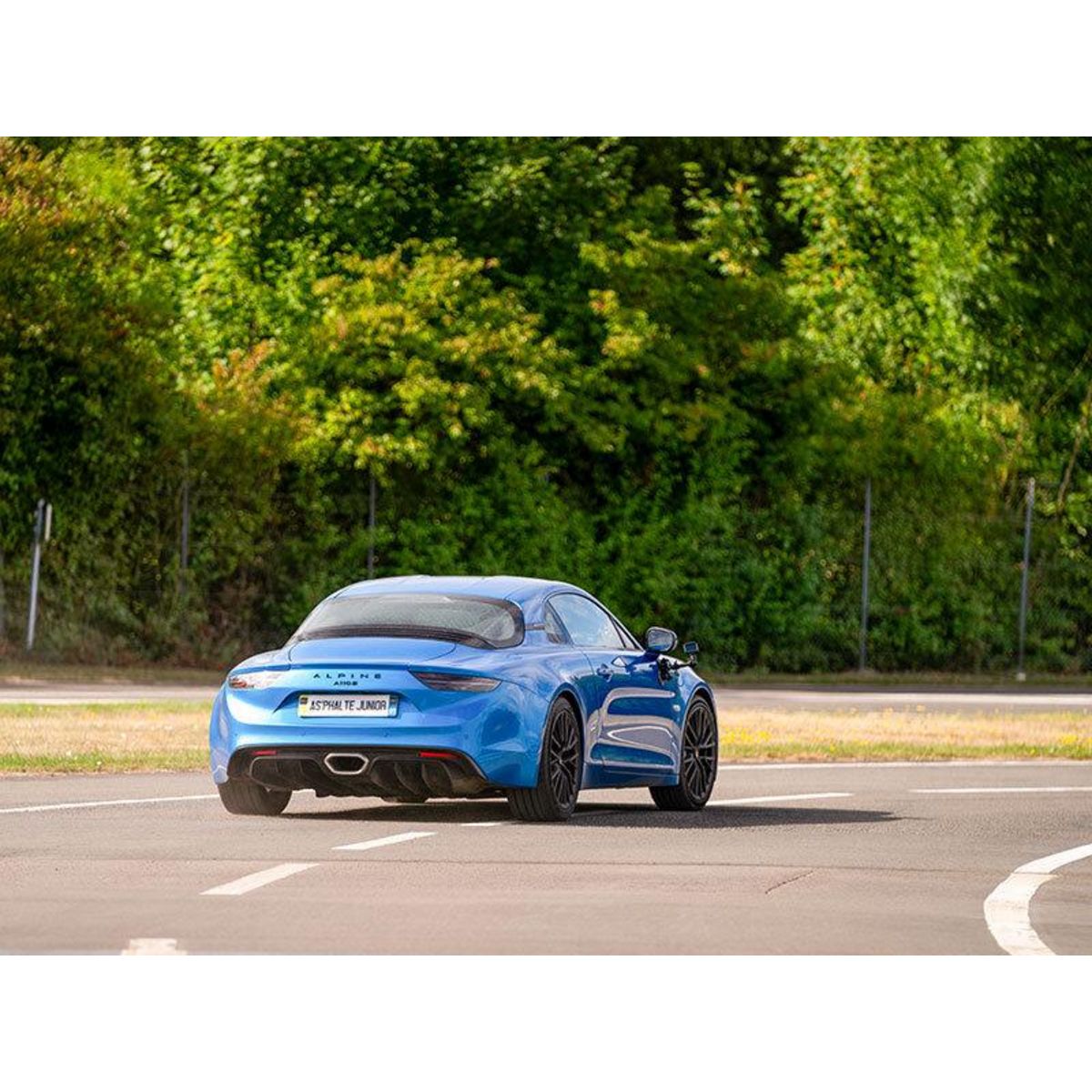 Smartbox Stage de pilotage enfant : 5 tours de circuit en Alpine A110 S ou BMW M2 - Coffret Cadeau Sport & Aventure