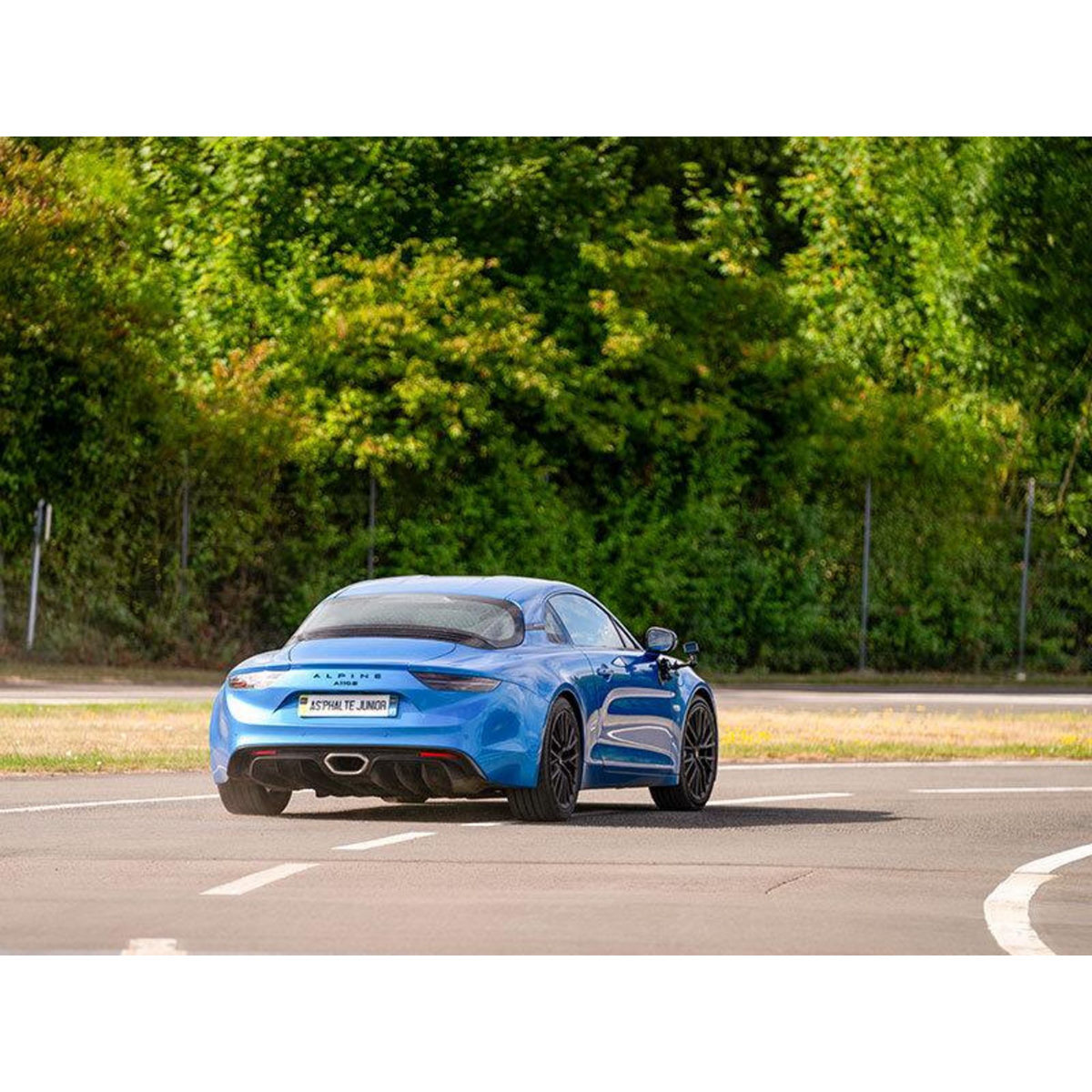 Smartbox Stage de pilotage enfant : 5 tours de circuit en Alpine A110 S ou BMW M2 - Coffret Cadeau Sport & Aventure