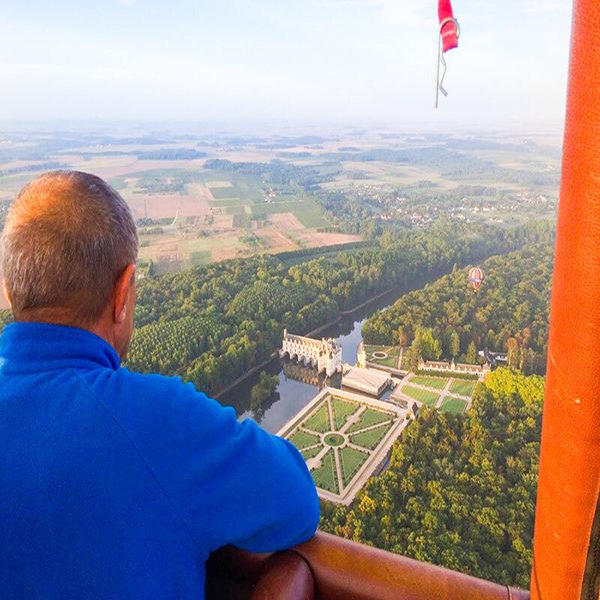 Voir la diapositive 2 : Smartbox Vol en montgolfière pour 2 au-dessus du château de Chenonceau - Coffret Cadeau Sport & Aventure