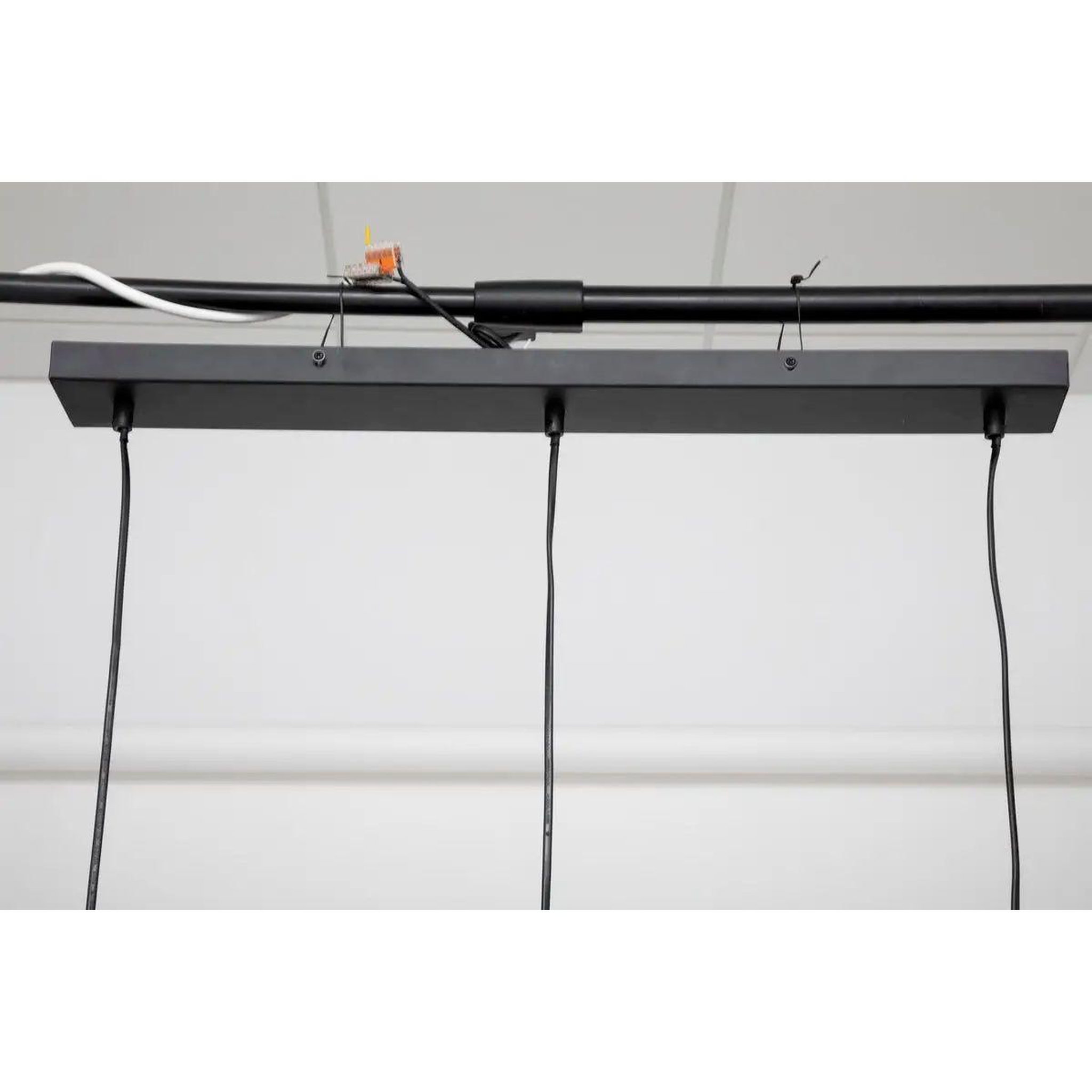 Voir la diapositive 3 : ATMOSPHERA Suspension 3 têtes  desy  100cm noir