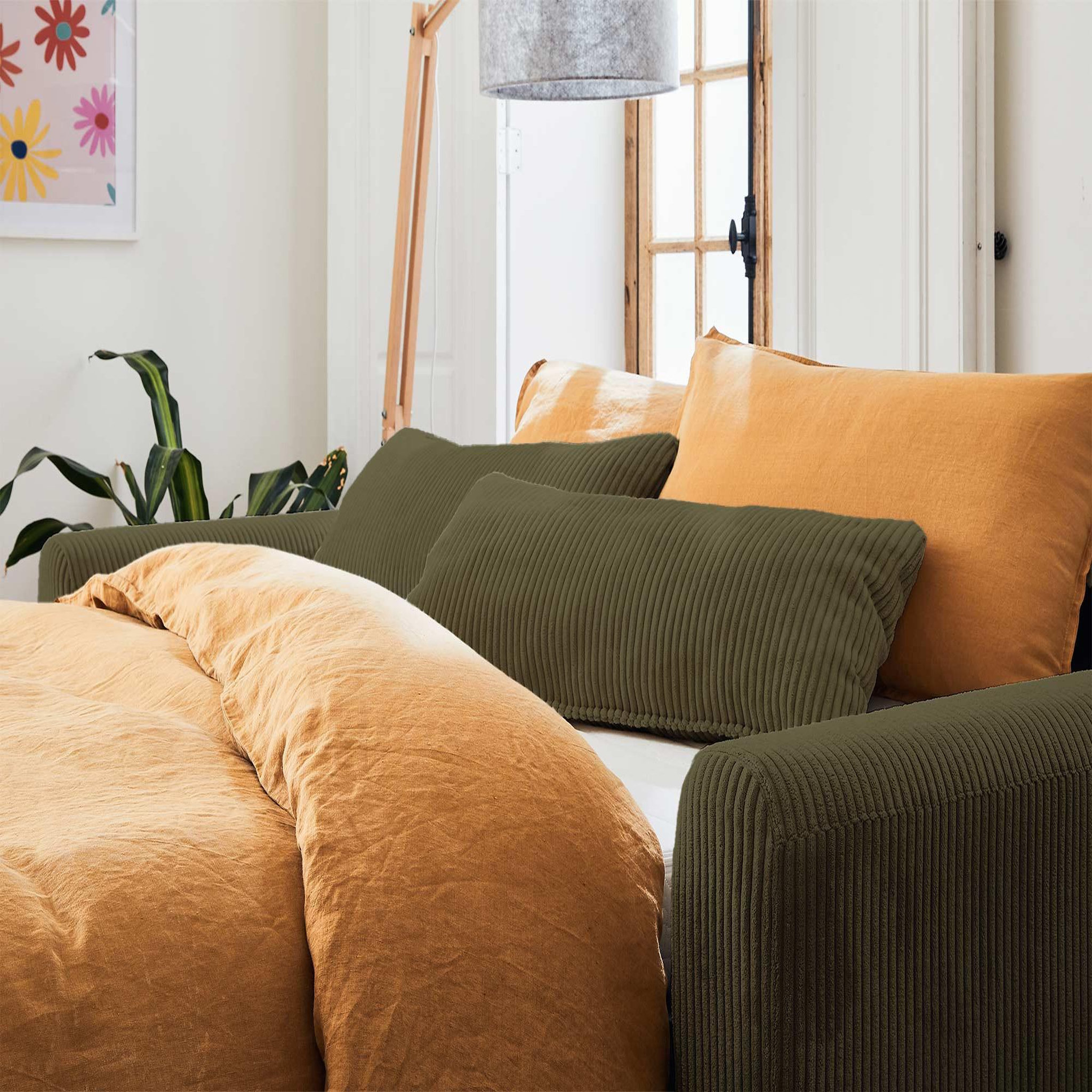 Voir la diapositive 5 : LISA DESIGN Owen - canapé 3 places convertible express couchage quotidien 140 cm matelas 12 cm en velours côtelé