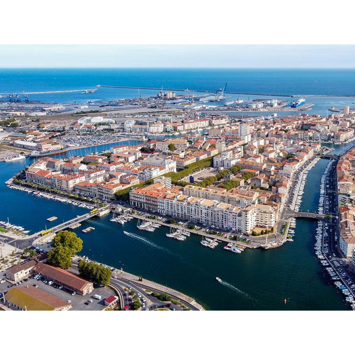 Smartbox Vol en hélicoptère de 20 min près de Sète - Coffret Cadeau Sport & Aventure