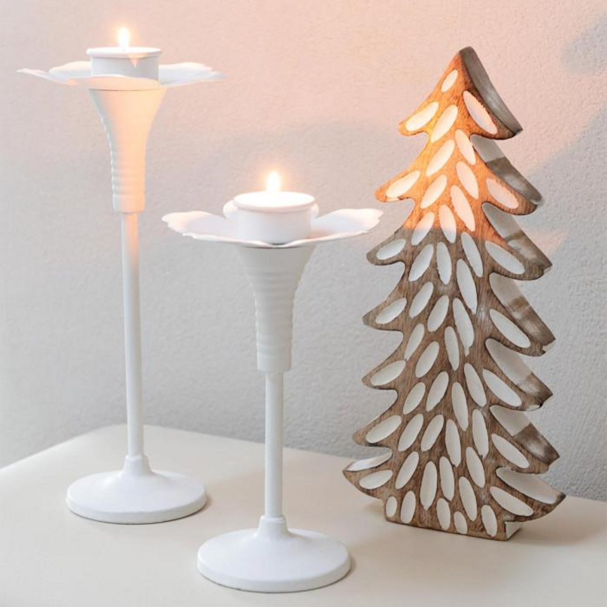 Paris Prix Lot de 2 Bougeoirs Fleurs en Métal  Oldies  29cm Blanc