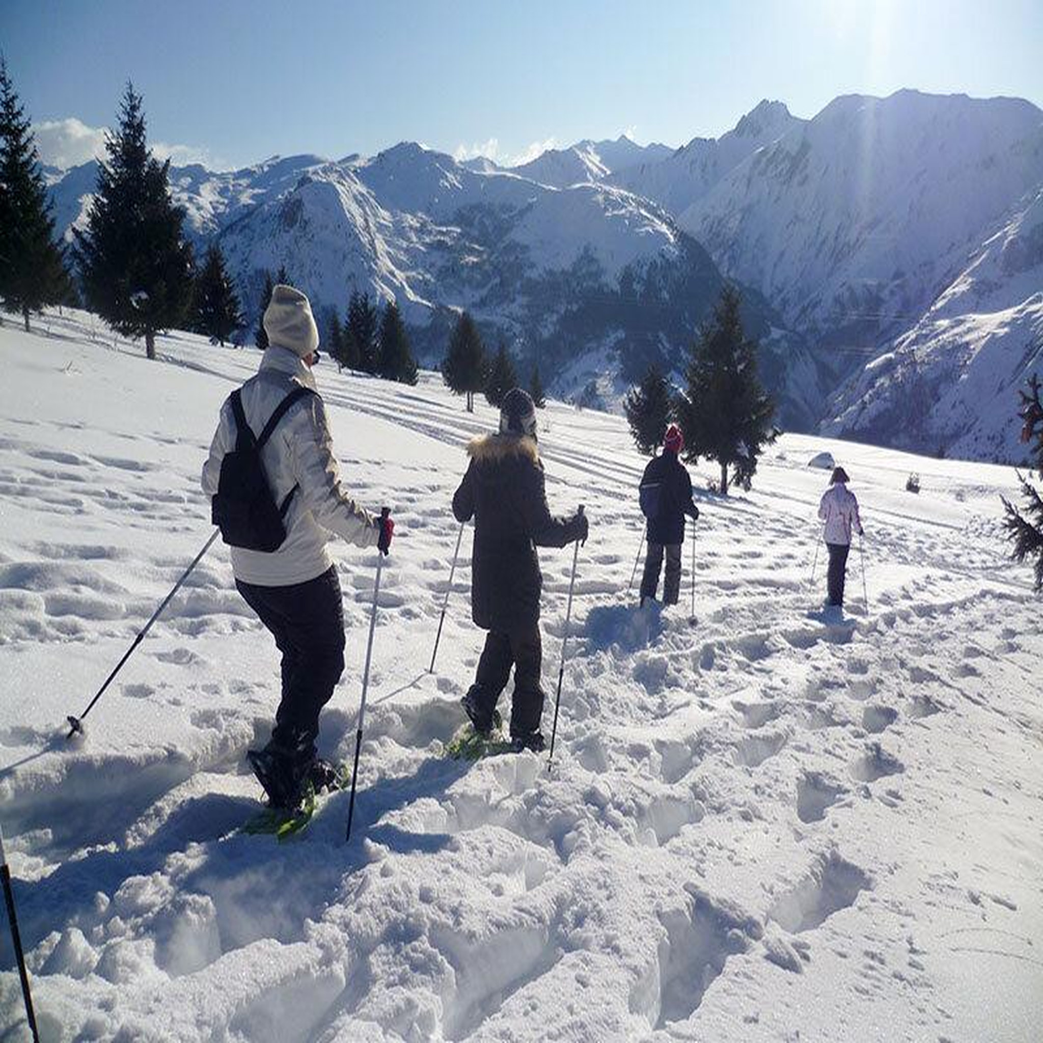 Voir la diapositive 2 : Smartbox Randonnée en raquettes de 2 jours avec un guide près de val thorens pour 2 personnes - coffret cadeau sport & aventure
