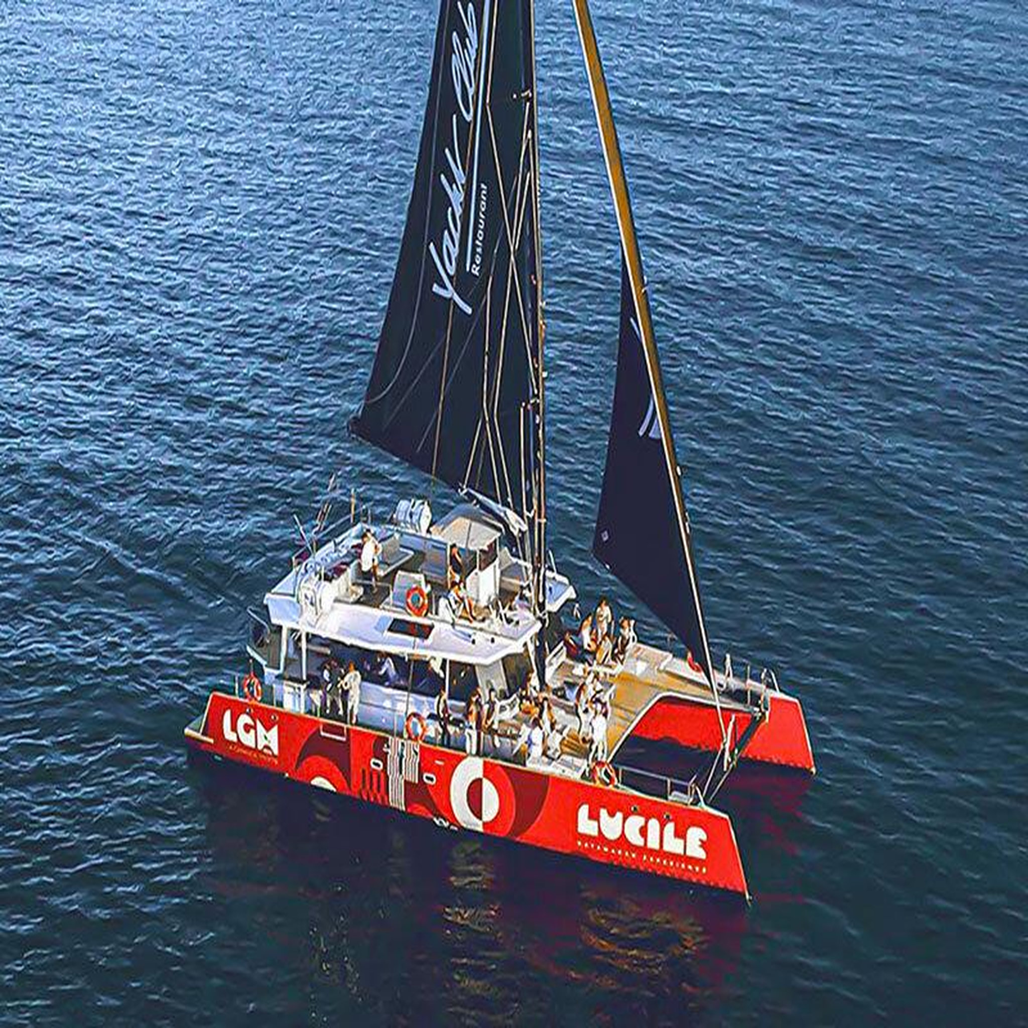 Voir la diapositive 3 : Smartbox Sortie en catamaran d'1h30 pour 2 personnes depuis la grande-motte - coffret cadeau sport & aventure