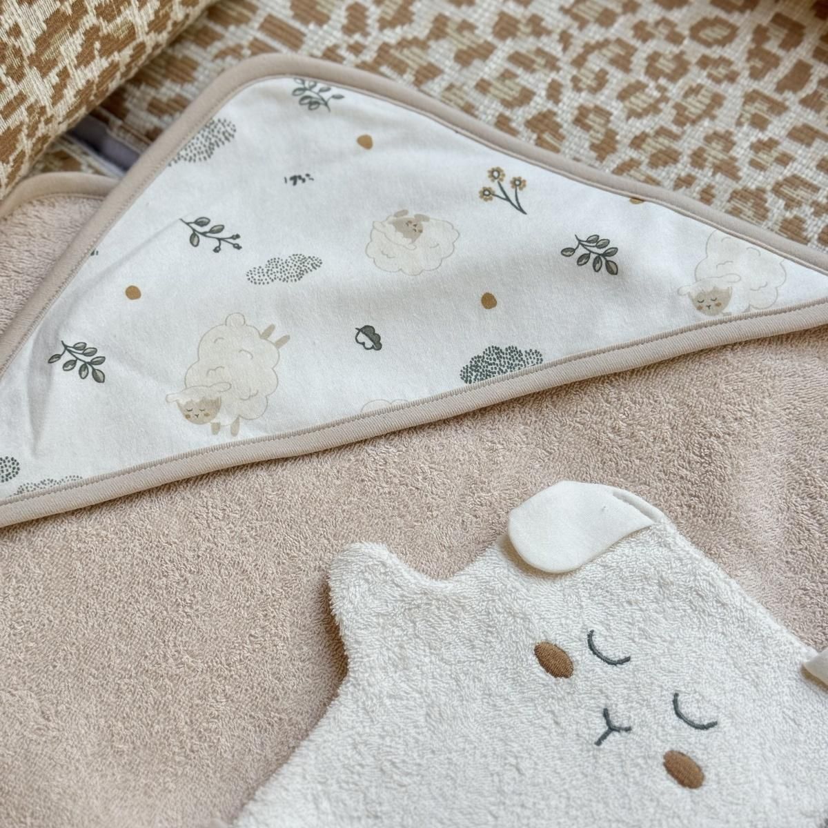 Petit Béguin Cape et gant de bain bébé Câlins