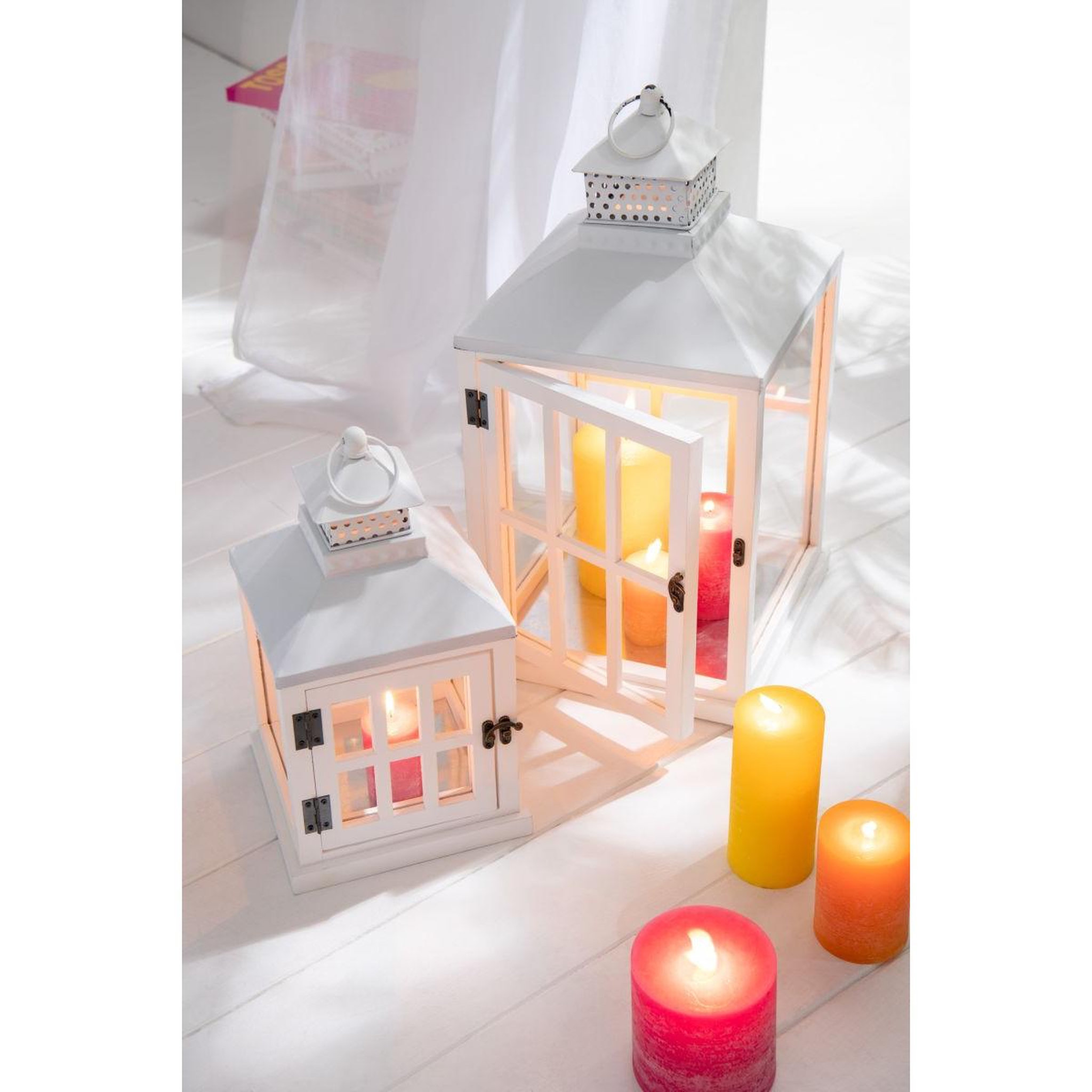 Voir la diapositive 4 : J-LINE Lot de 2 Lanternes Maisons en Bois  Cocoon  52cm Blanc