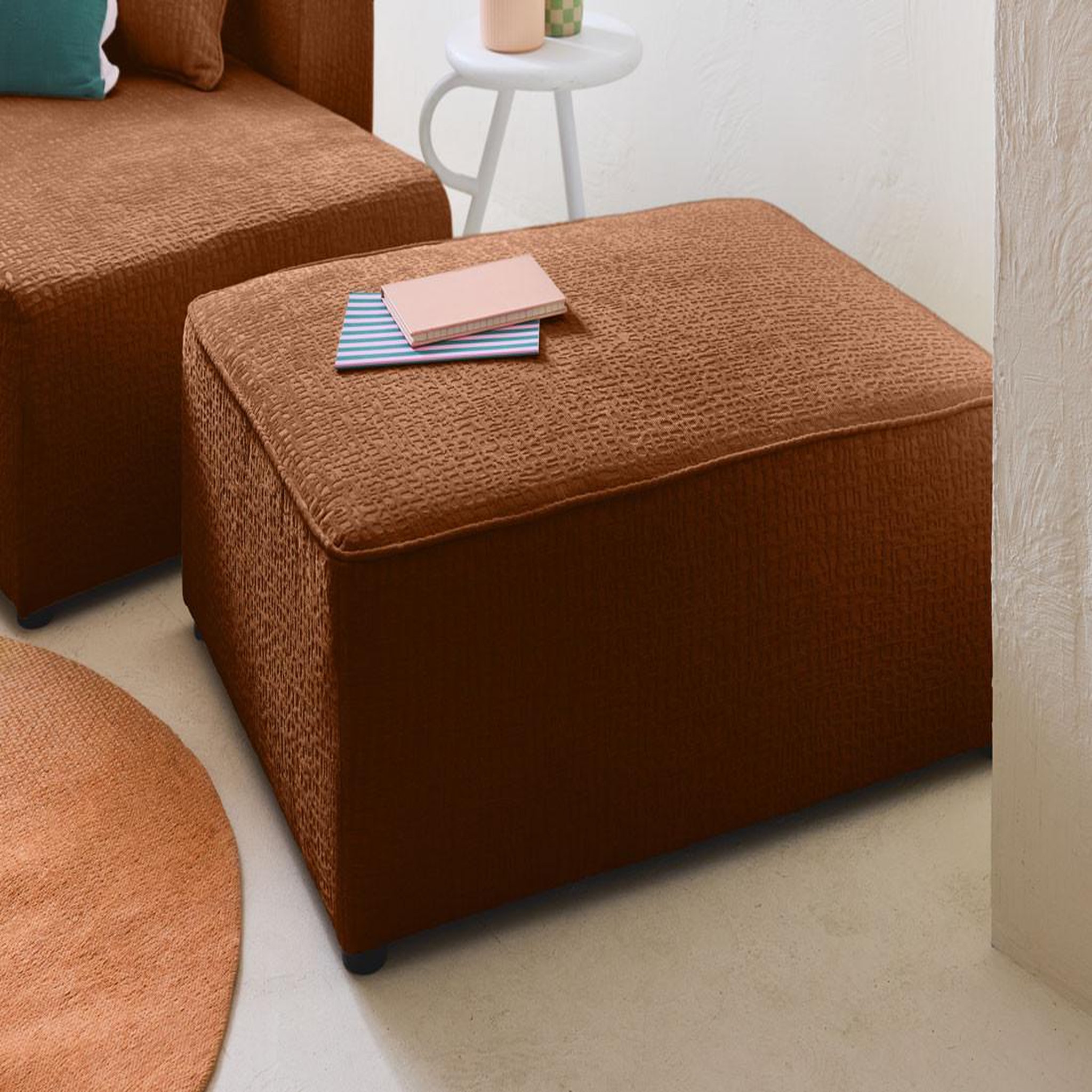 Voir la diapositive 1 : BEST MOBILIER Topaze - pouf - en tissu velours relief
