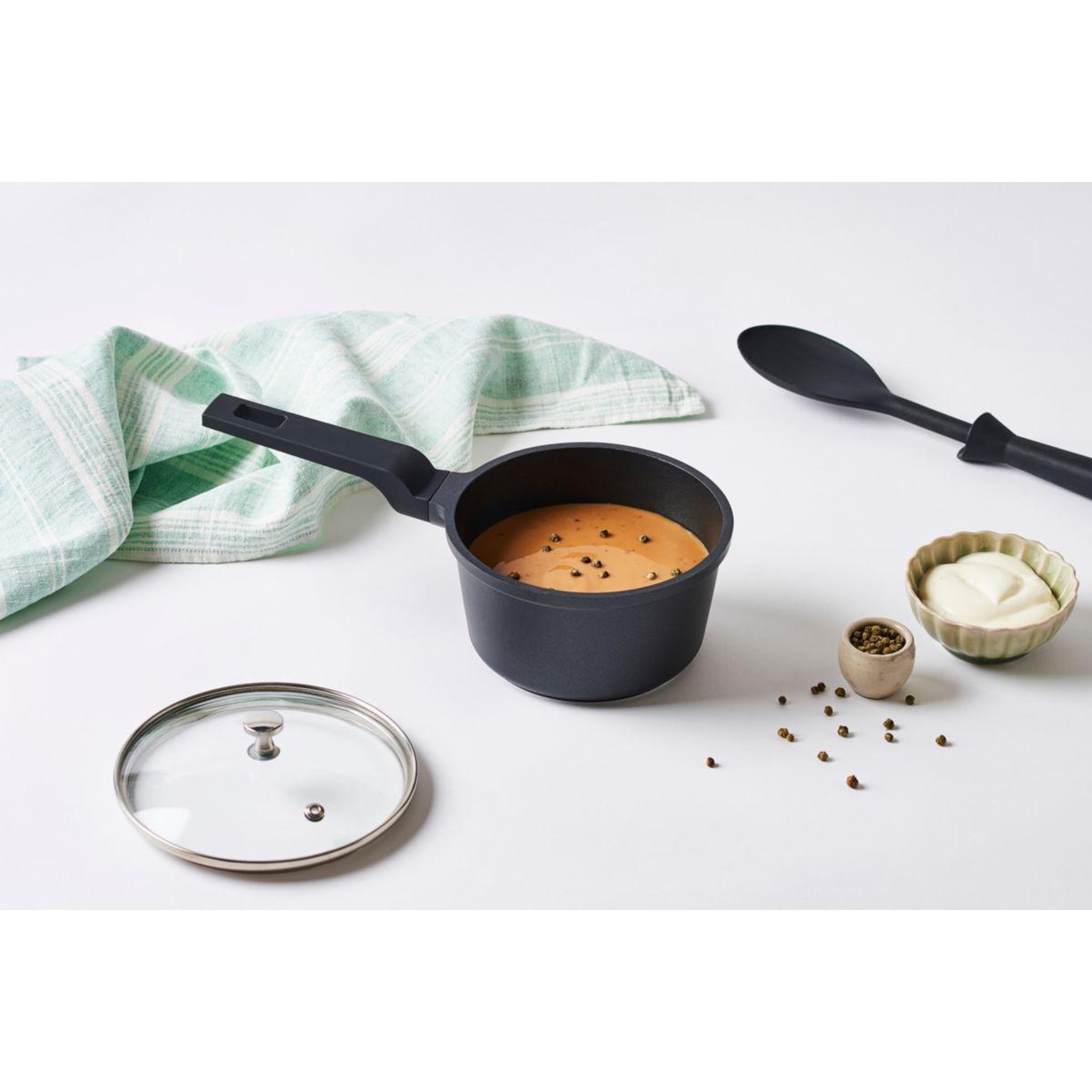 Voir la diapositive 2 : MASTRAD Casserole à sauce 14cm