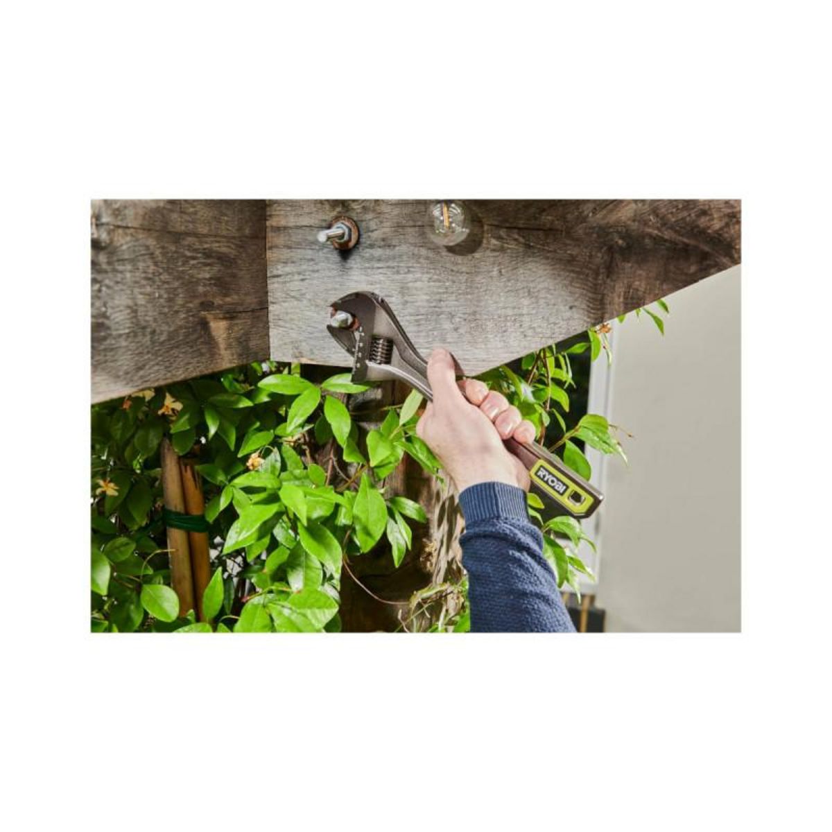Ryobi Clé à molette réglable et ajustable RYOBI - ouverture 160 mm - RHAW160