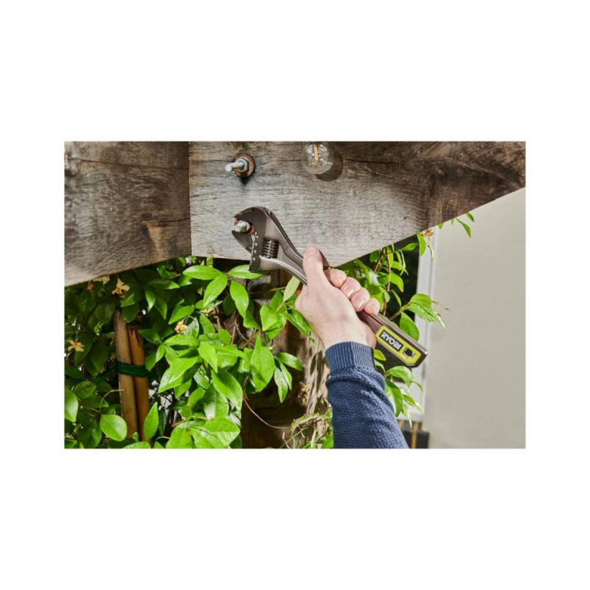 Ryobi Clé à molette réglable et ajustable RYOBI - ouverture 160 mm - RHAW160