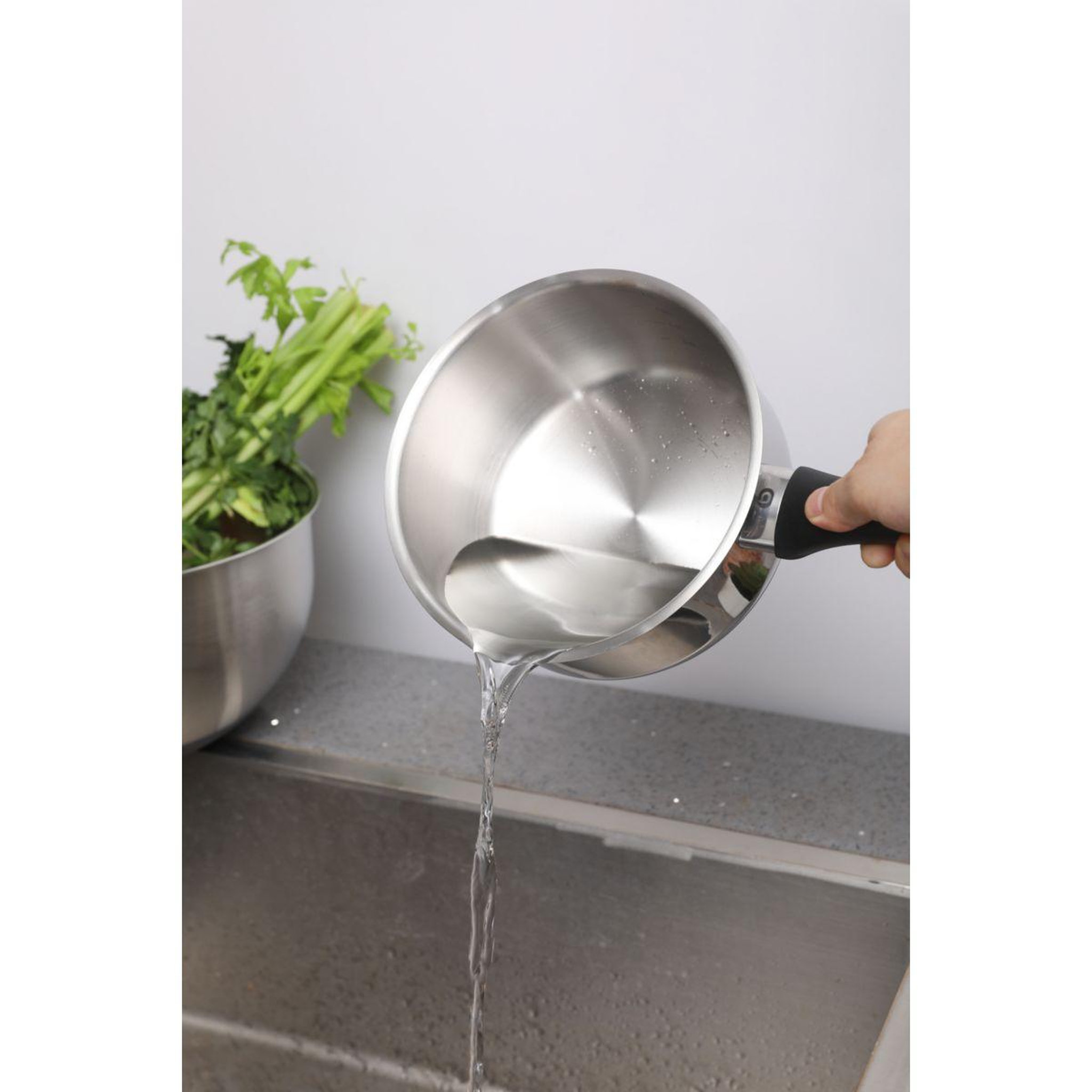Voir la diapositive 3 : ESSENTIEL B Casserole 20cm inox