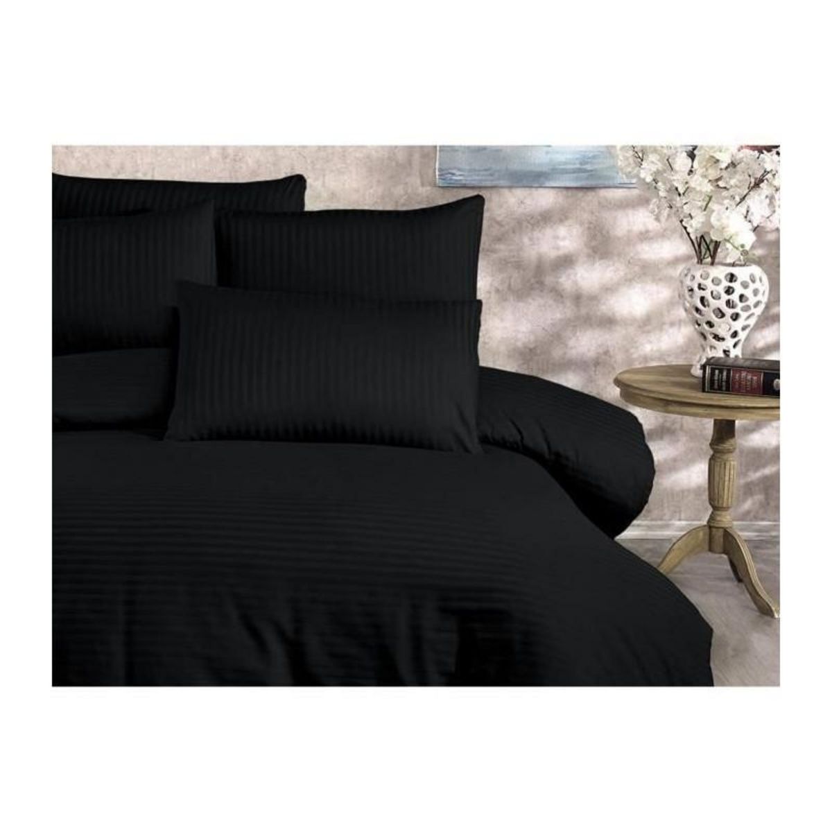 GENERIQUE Parure de lit - 1 housse de couette 220 x 240 cm + 2 taies d'oreiller 60 x 60 cm - 80% coton, 20% polyester - Noir