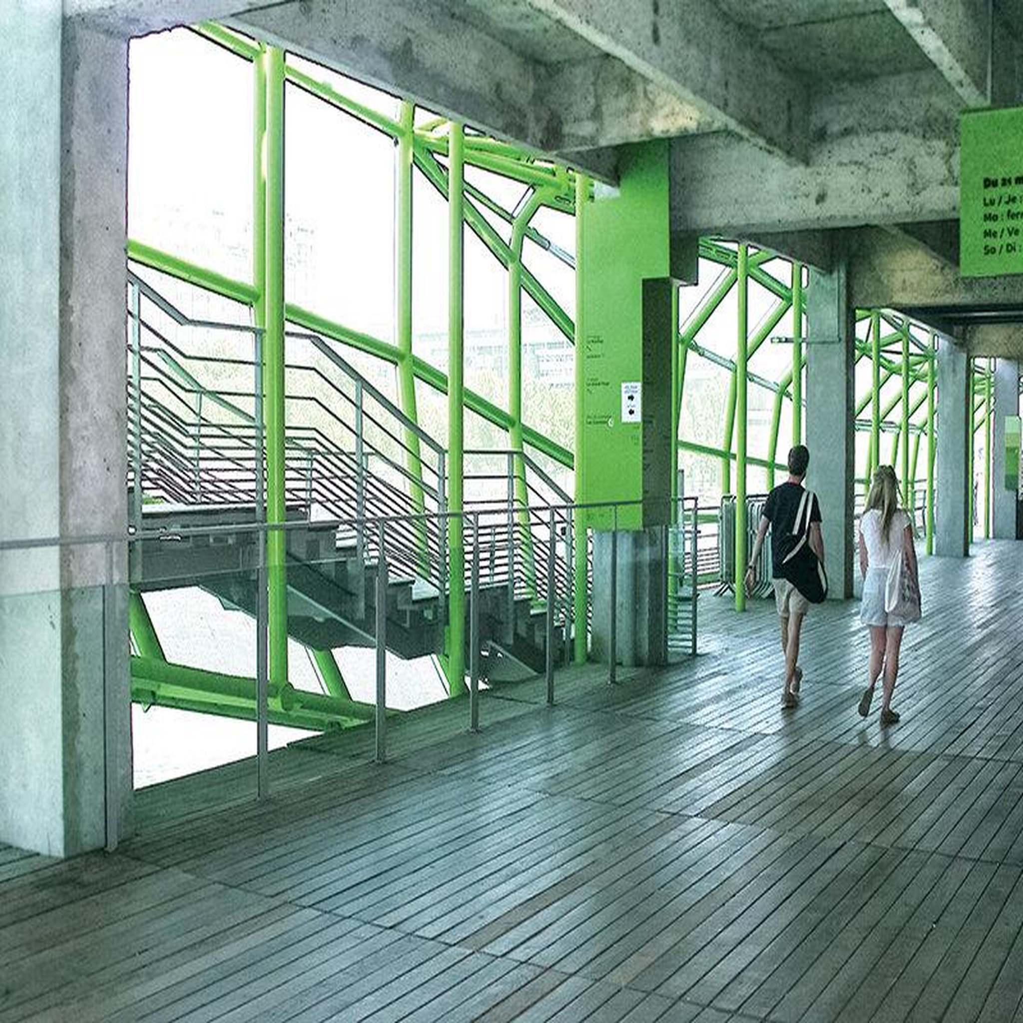Voir la diapositive 4 : Smartbox Visite du quartier Très Grande Bibliothèque et du musée de l'Art Ludique pour 2 - Coffret Cadeau Sport & Aventure