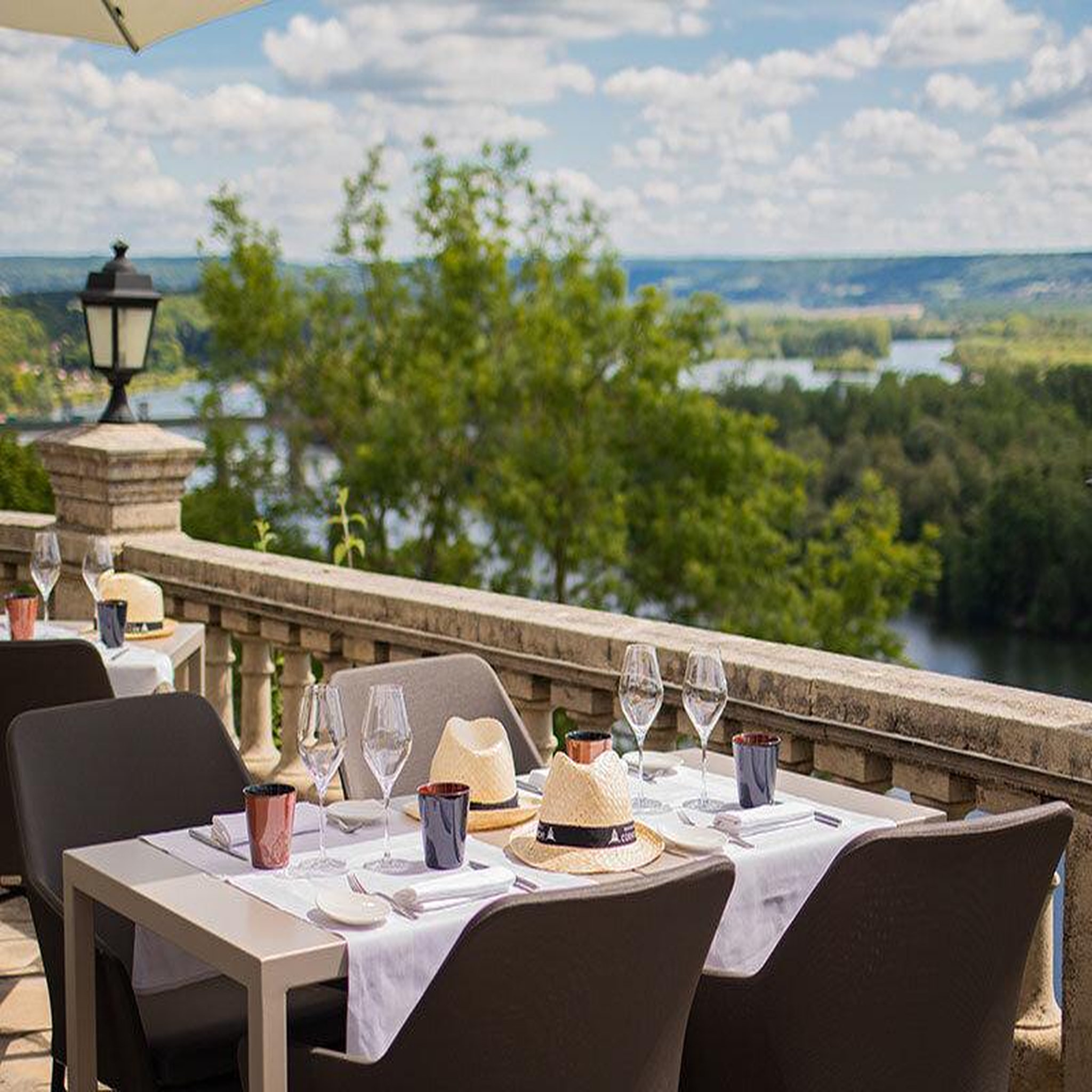 Voir la diapositive 5 : Smartbox 2 jours en hôtel 4* avec dîner gastronomique en restaurant primé, accès au spa et soin à 1h de paris - coffret cadeau séjour