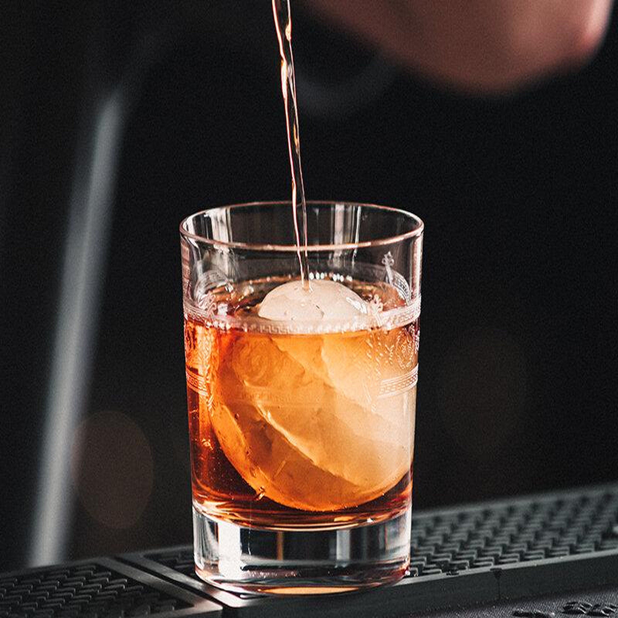 Voir la diapositive 2 : Smartbox Visite d'un château, dégustation de cognacs et atelier cocktails pour 2 à cognac - coffret cadeau gastronomie