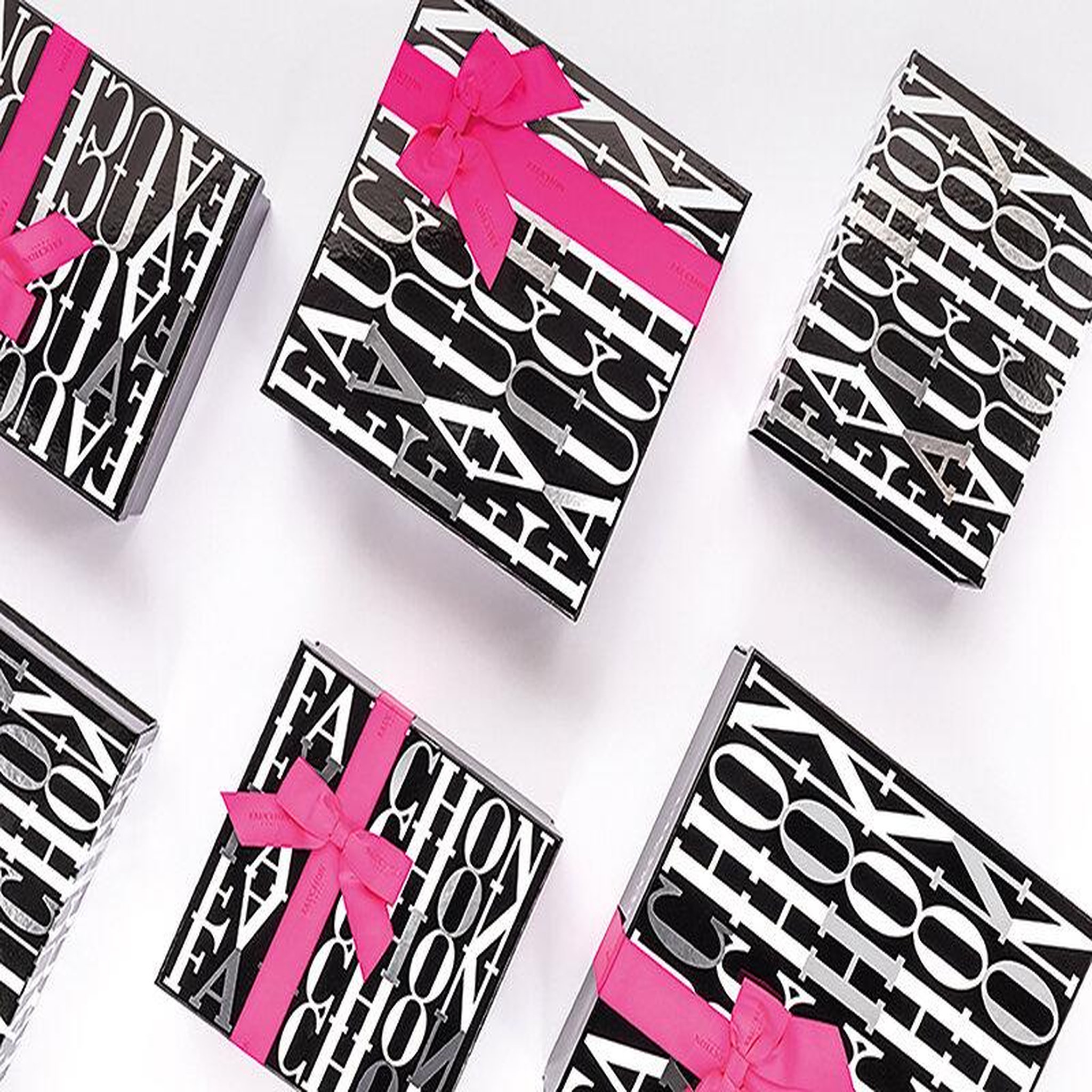 Voir la diapositive 2 : Smartbox Coffret décor paris fauchon : 12 macarons livrés à domicile - coffret cadeau gastronomie