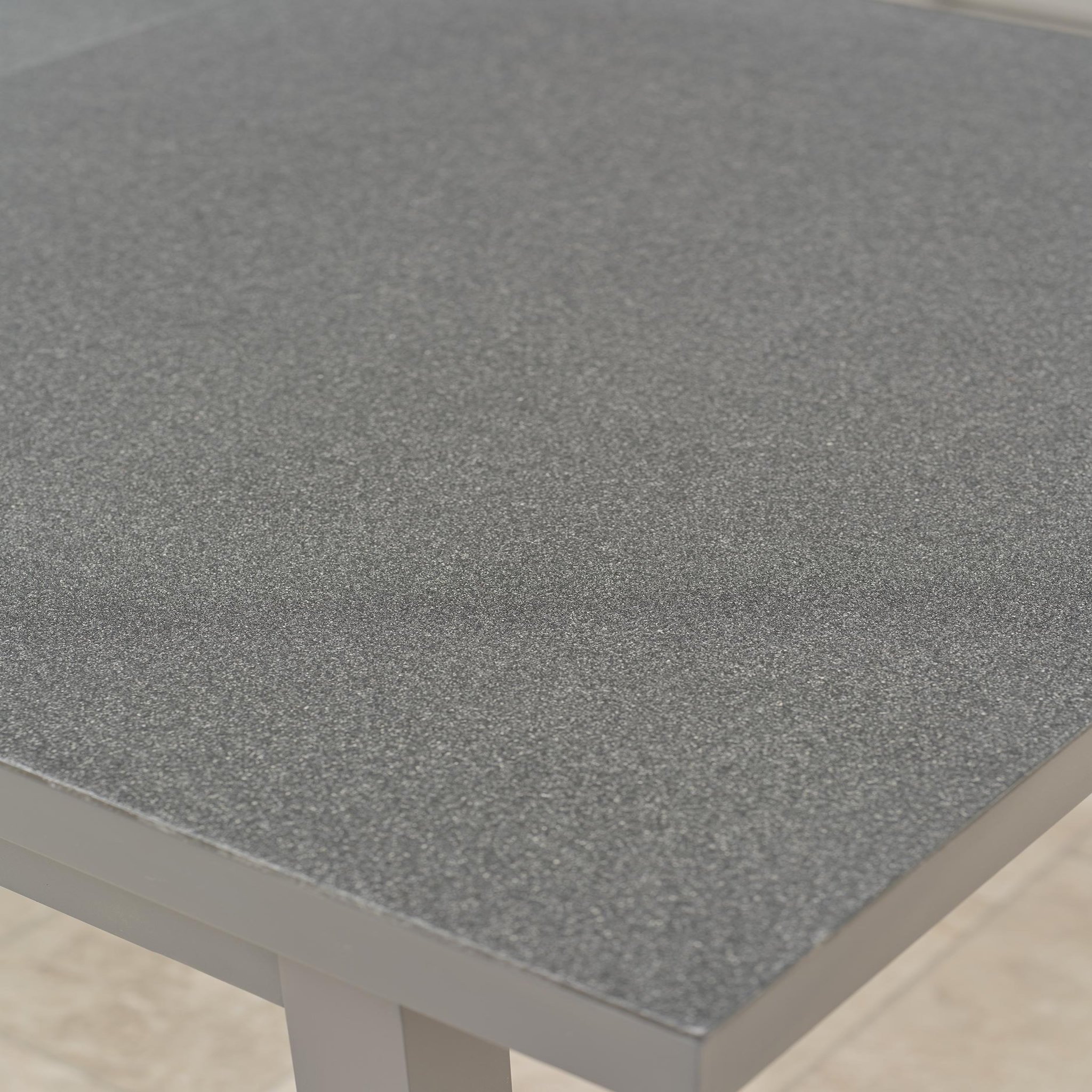 Voir la diapositive 6 : DCB GARDEN Table en aluminium et spraystone avec rallonge automatiquee (10 places)