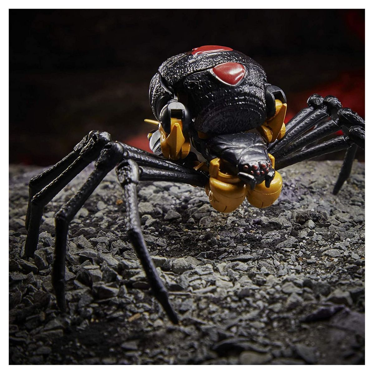 HASBRO Transformers Générations Kingdom War for Cybertron - Blackarachnia
