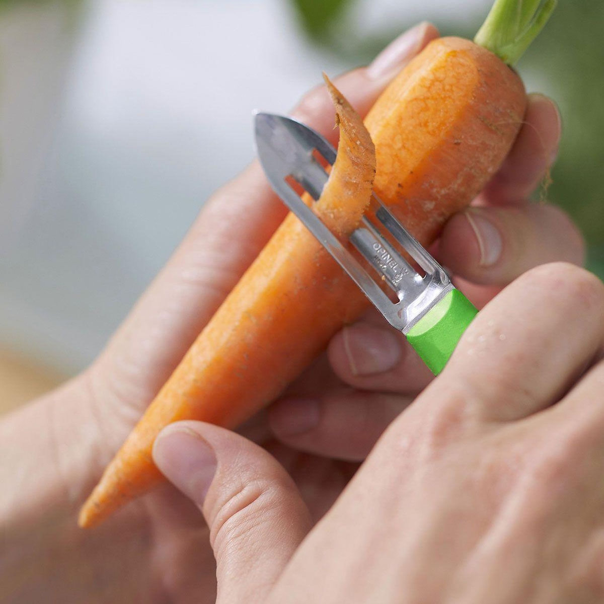 Opinel Couteau éplucheur N315 vert