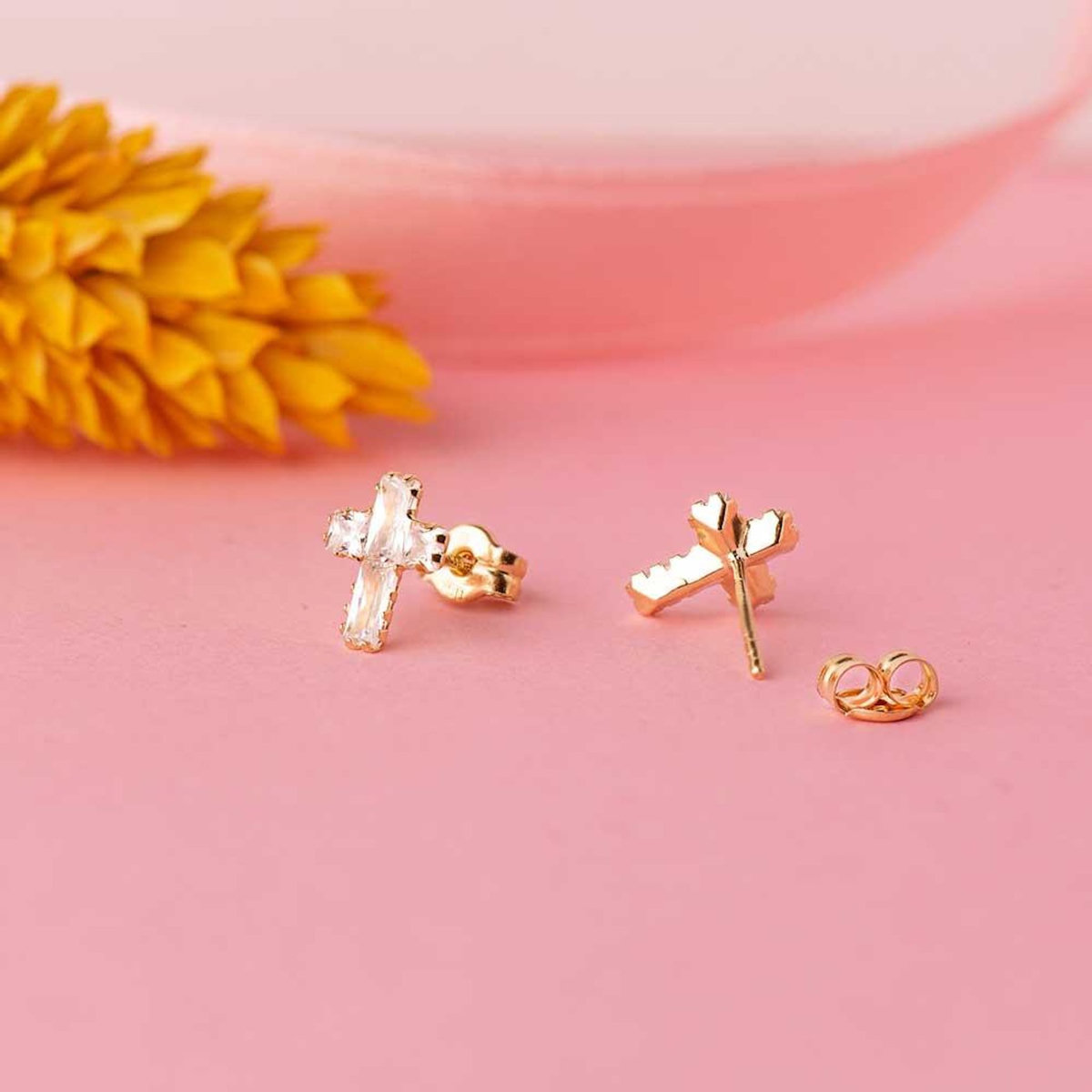 L'ATELIER D'AZUR Boucles d'Oreilles Or 18 Carats 750 Jaune et Zirconiums - Motif Croix
