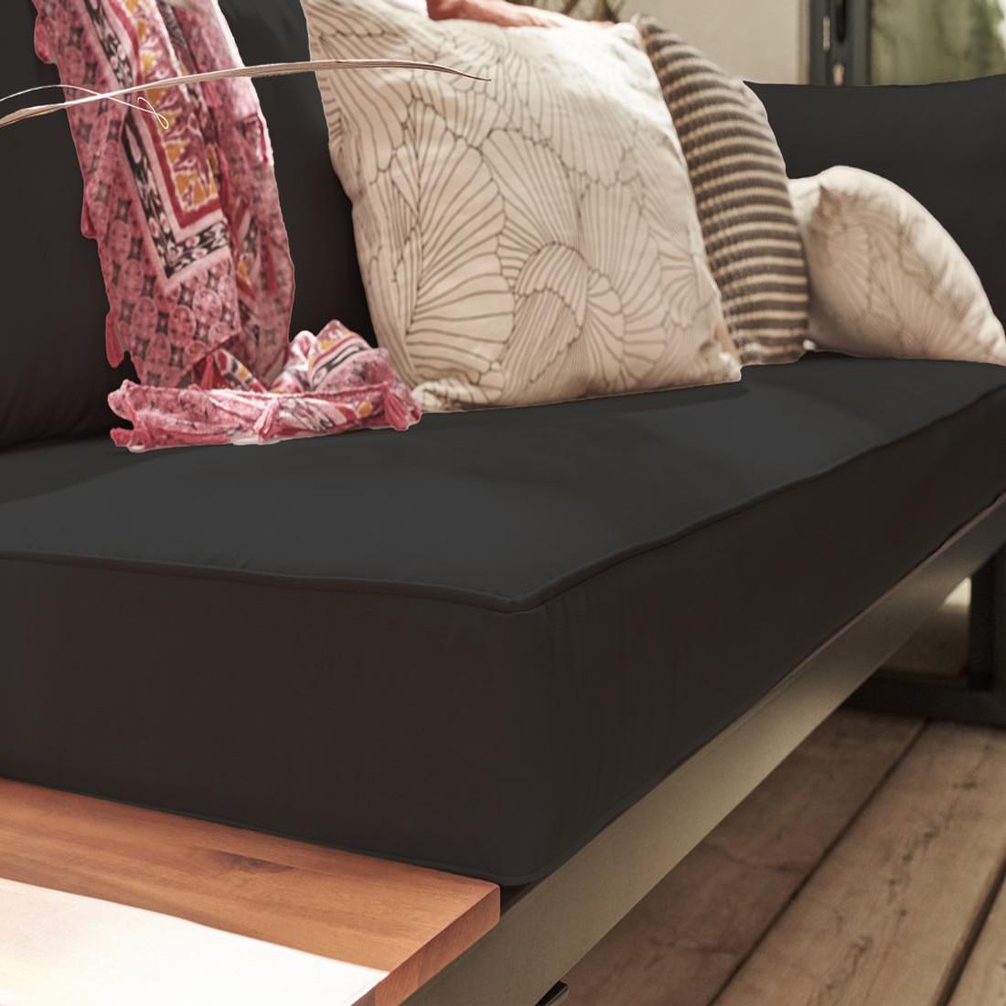 Voir la diapositive 5 : BEST MOBILIER Salome - salon bas de jardin 5 places + table - modulable - bois, métal et coussins noirs
