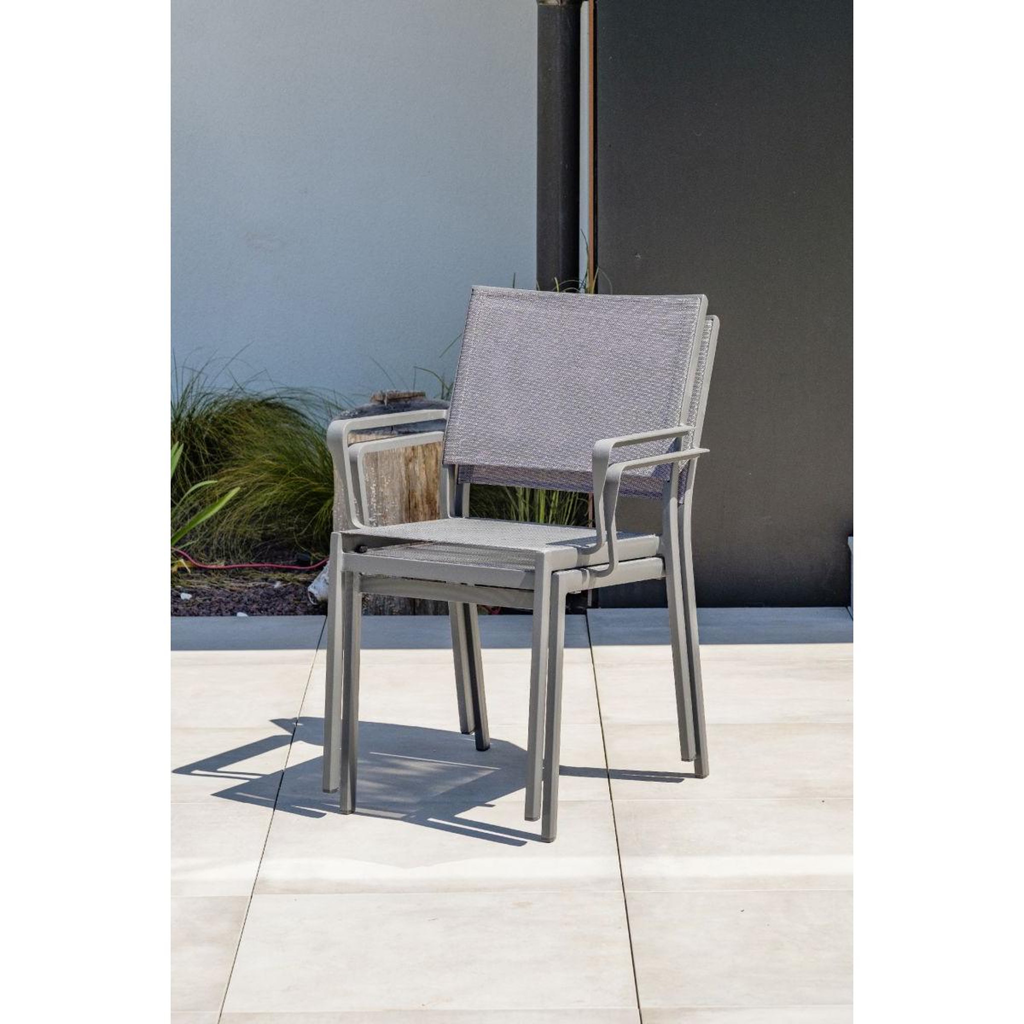 Voir la diapositive 5 : DCB GARDEN Lot de 2 Fauteuils de Jardin Empilables  Stockholm  84cm Gris Anthracite